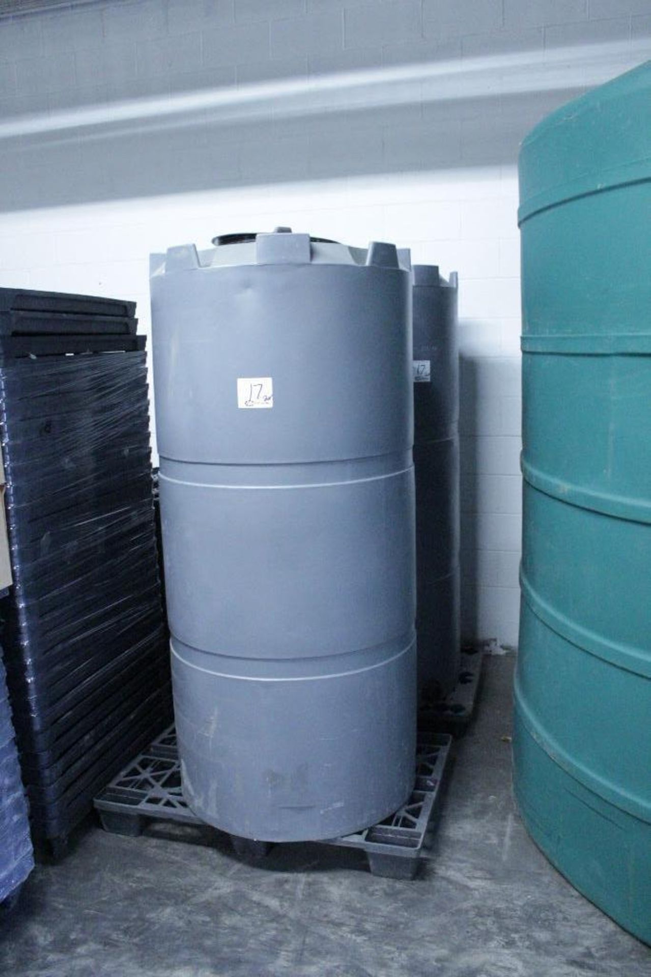 250 Gallon vertical storage tanks - Image 2 of 4