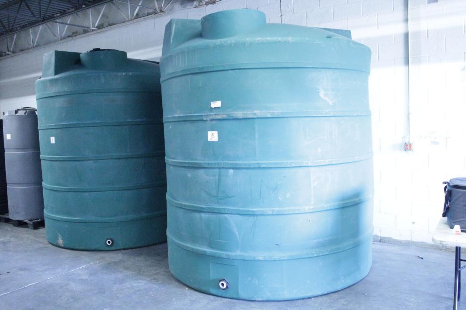 Dura-Cast 2500 vertical storage tank - Image 2 of 3