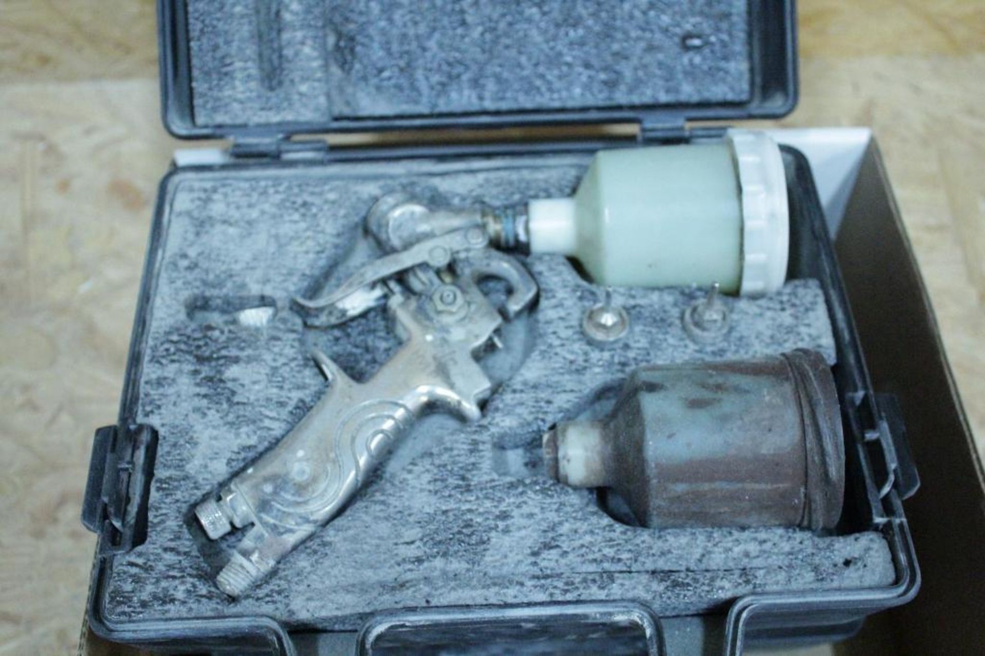 Spray guns - Image 3 of 5