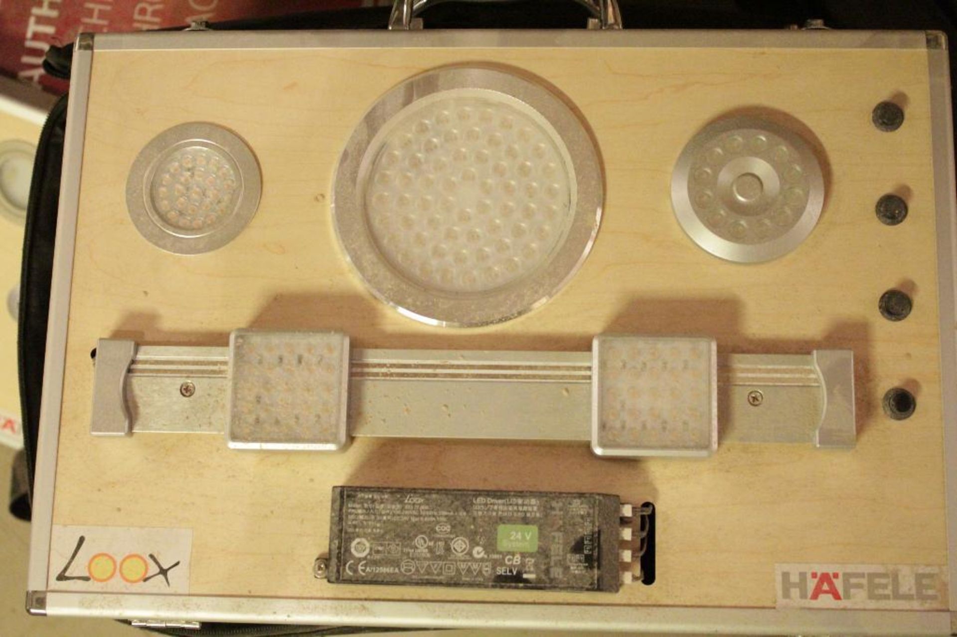 Cabinet hardware displays - Image 7 of 8