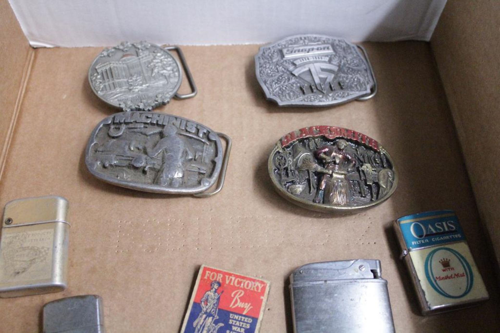 Vintage lighter & belt buckle collection - Image 3 of 3