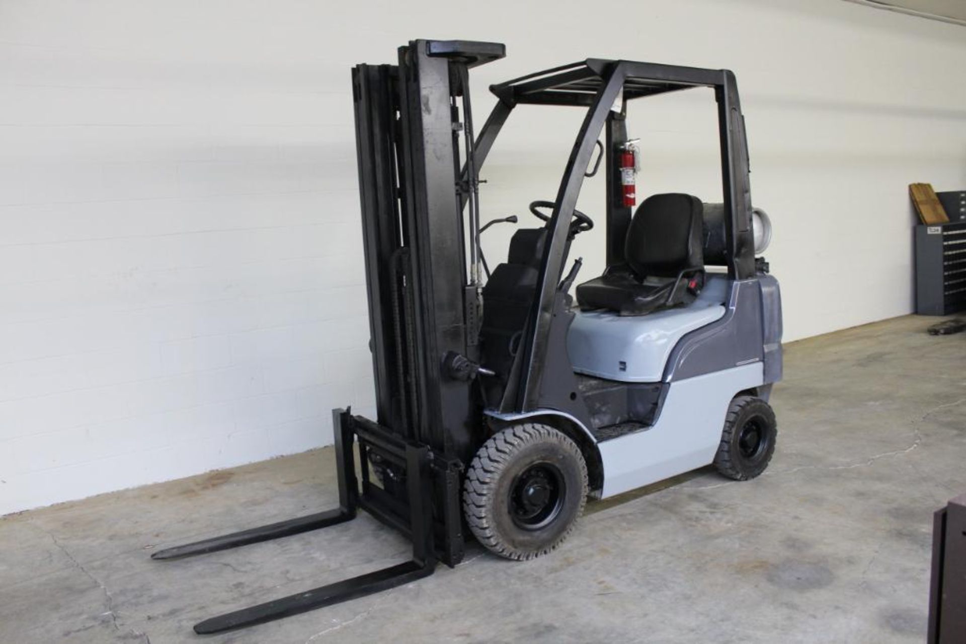 Nissan MPL01A15LV 2500 lb. pneumatic tire fork truck