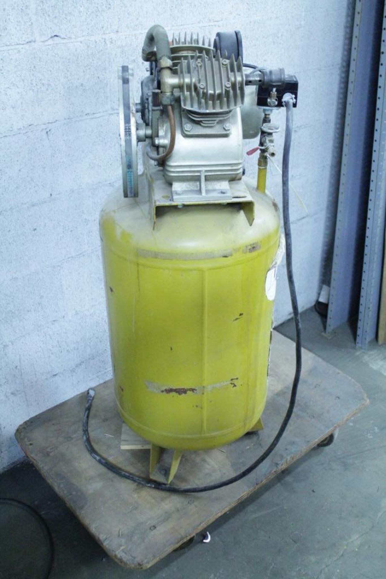 Magnum 5HP, 120v vertical compressor - Image 2 of 4