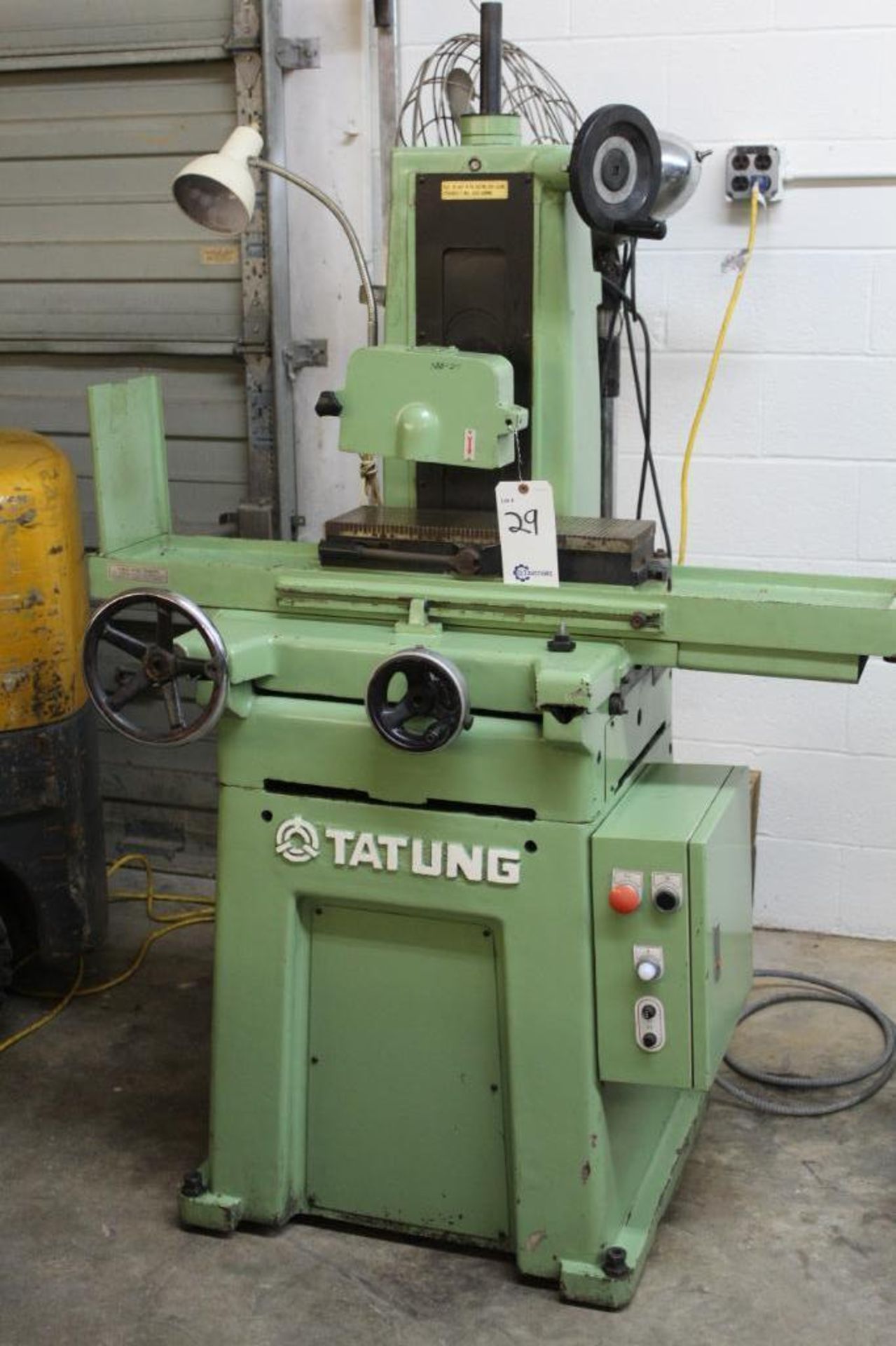Tatung 6" x 18" hand feed surface grinder - Image 2 of 5