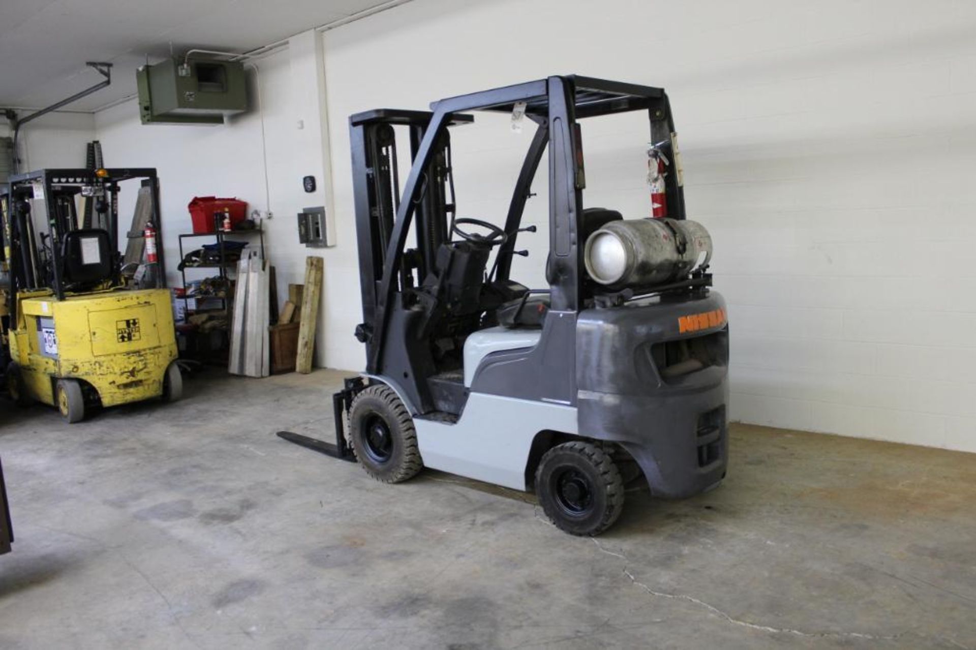 Nissan MPL01A15LV 2500 lb. pneumatic tire fork truck - Image 2 of 13