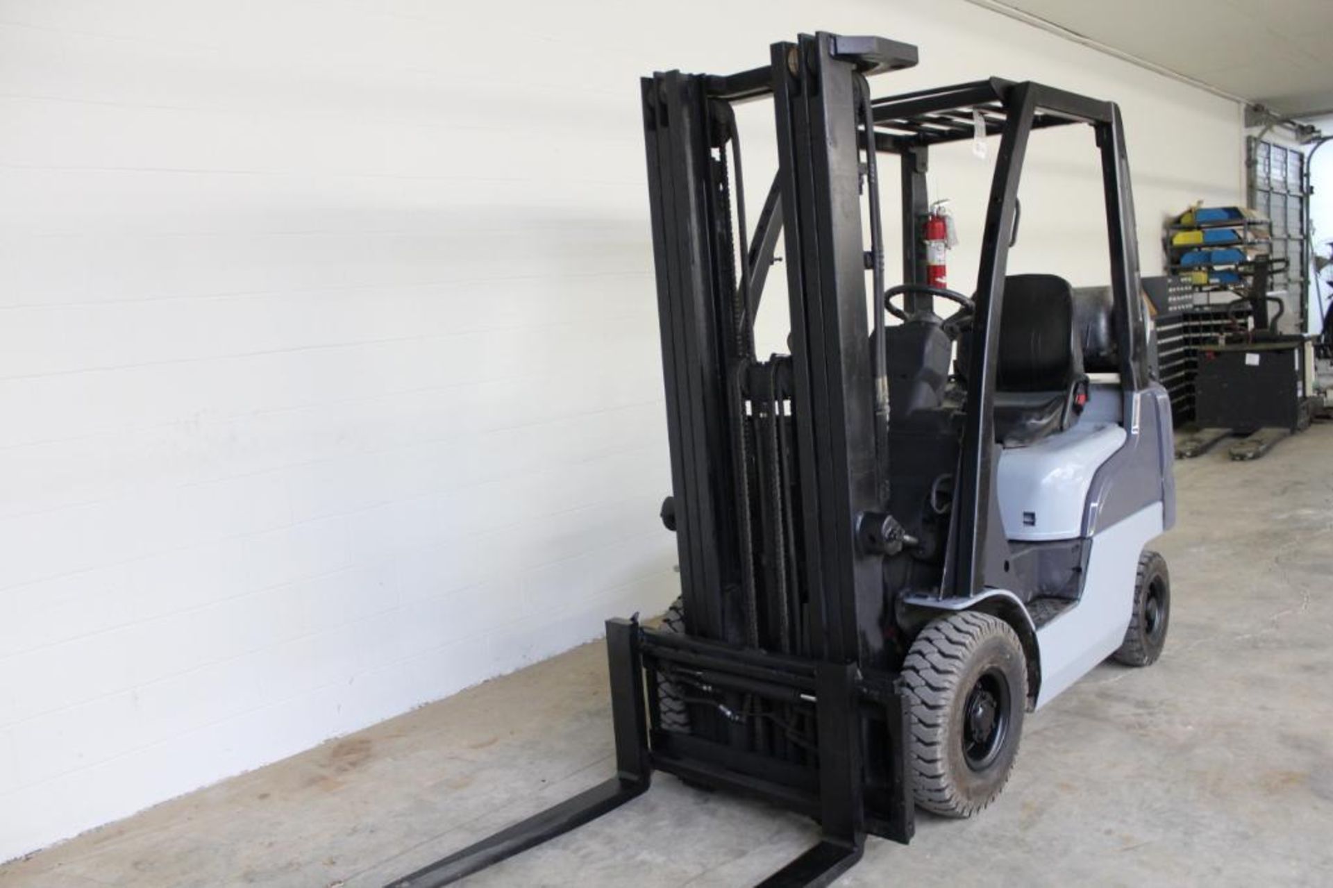 Nissan MPL01A15LV 2500 lb. pneumatic tire fork truck - Image 5 of 13