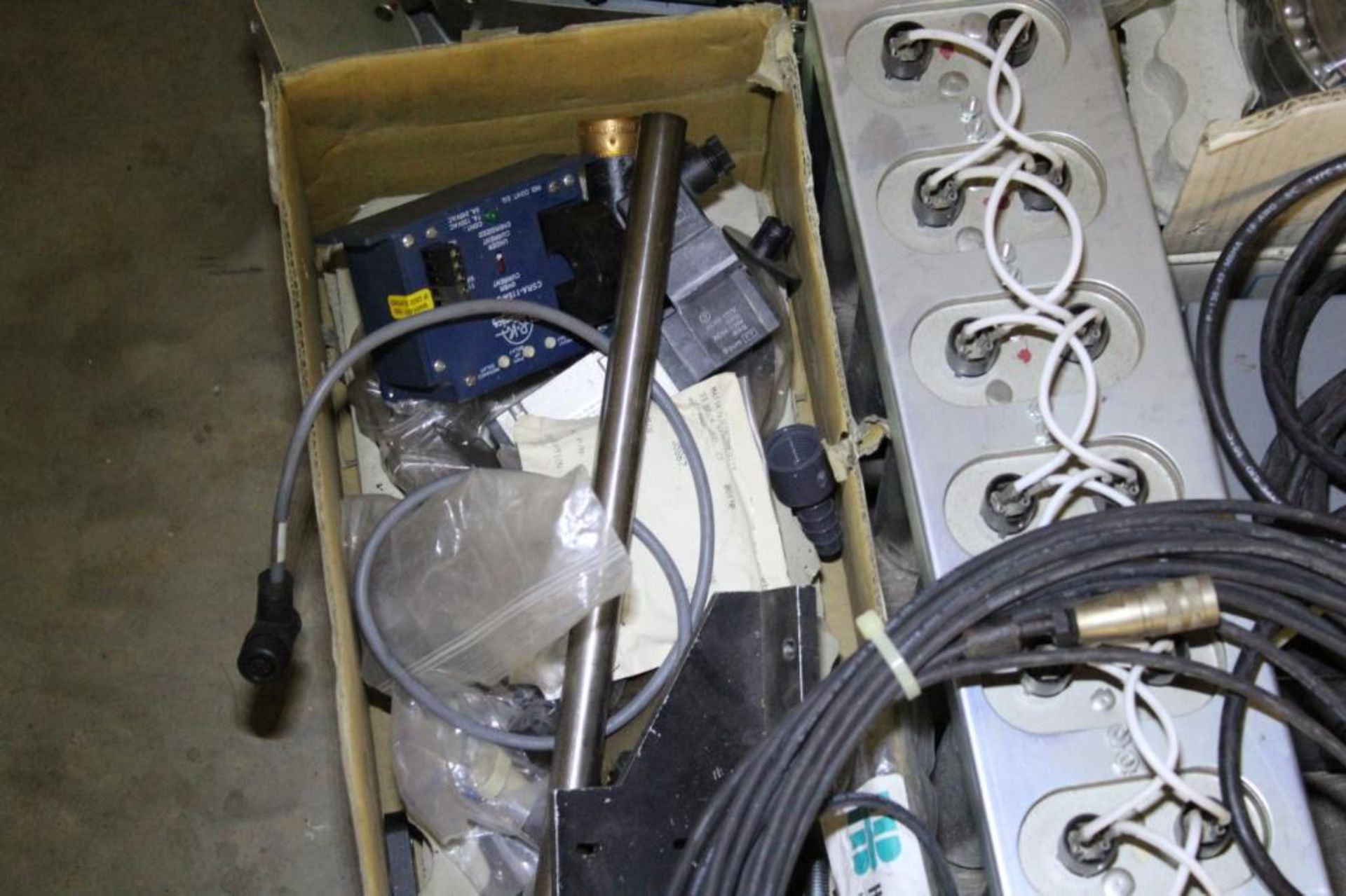 Electrical components - Image 6 of 7