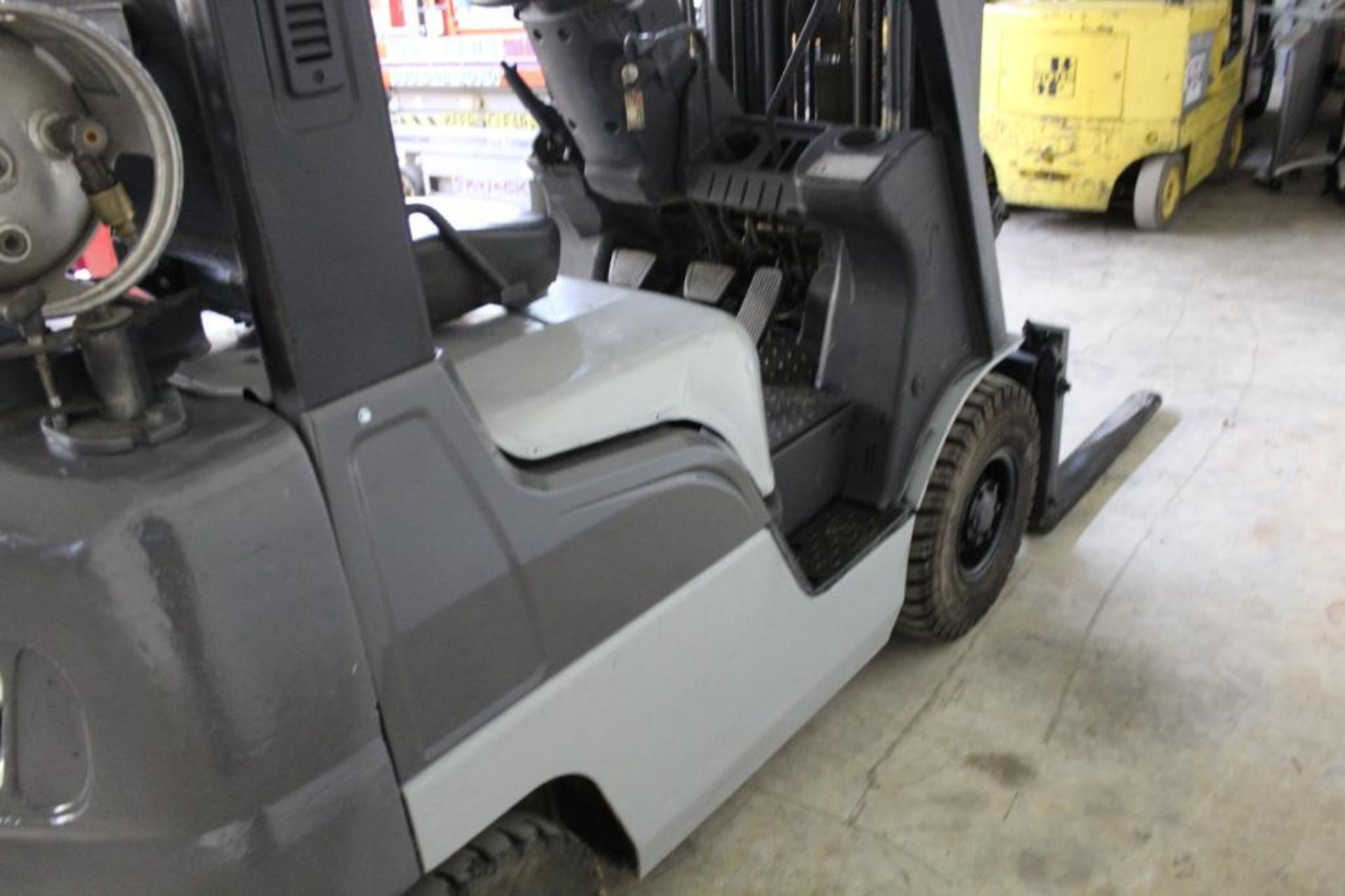 Nissan MPL01A15LV 2500 lb. pneumatic tire fork truck - Image 4 of 13