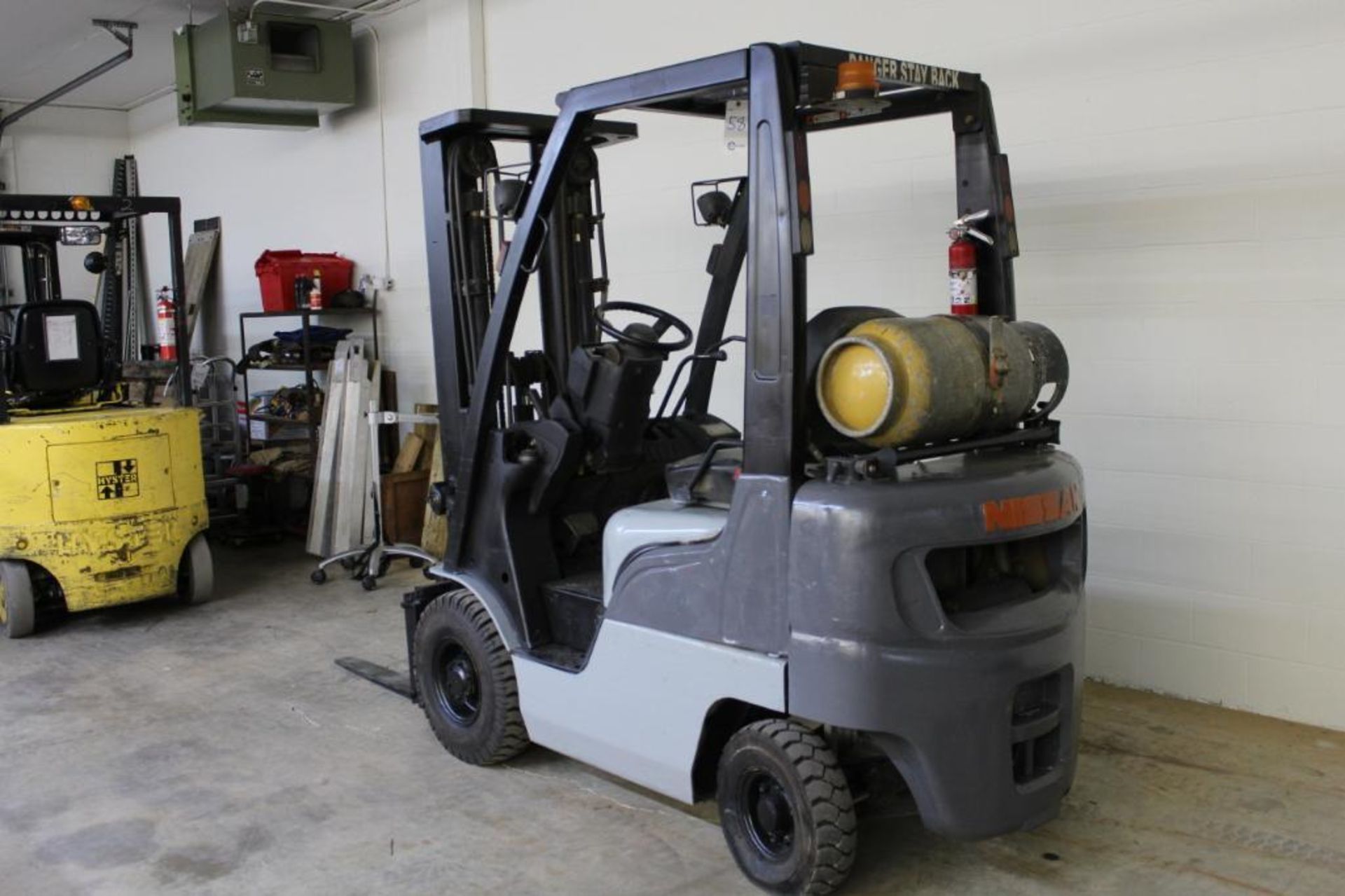 Nissan MP1F1A15LV 2500 lb. pneumatic tire fork truck - Image 2 of 12