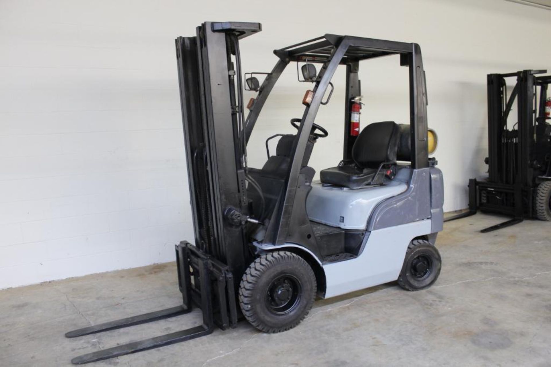 Nissan MP1F1A15LV 2500 lb. pneumatic tire fork truck