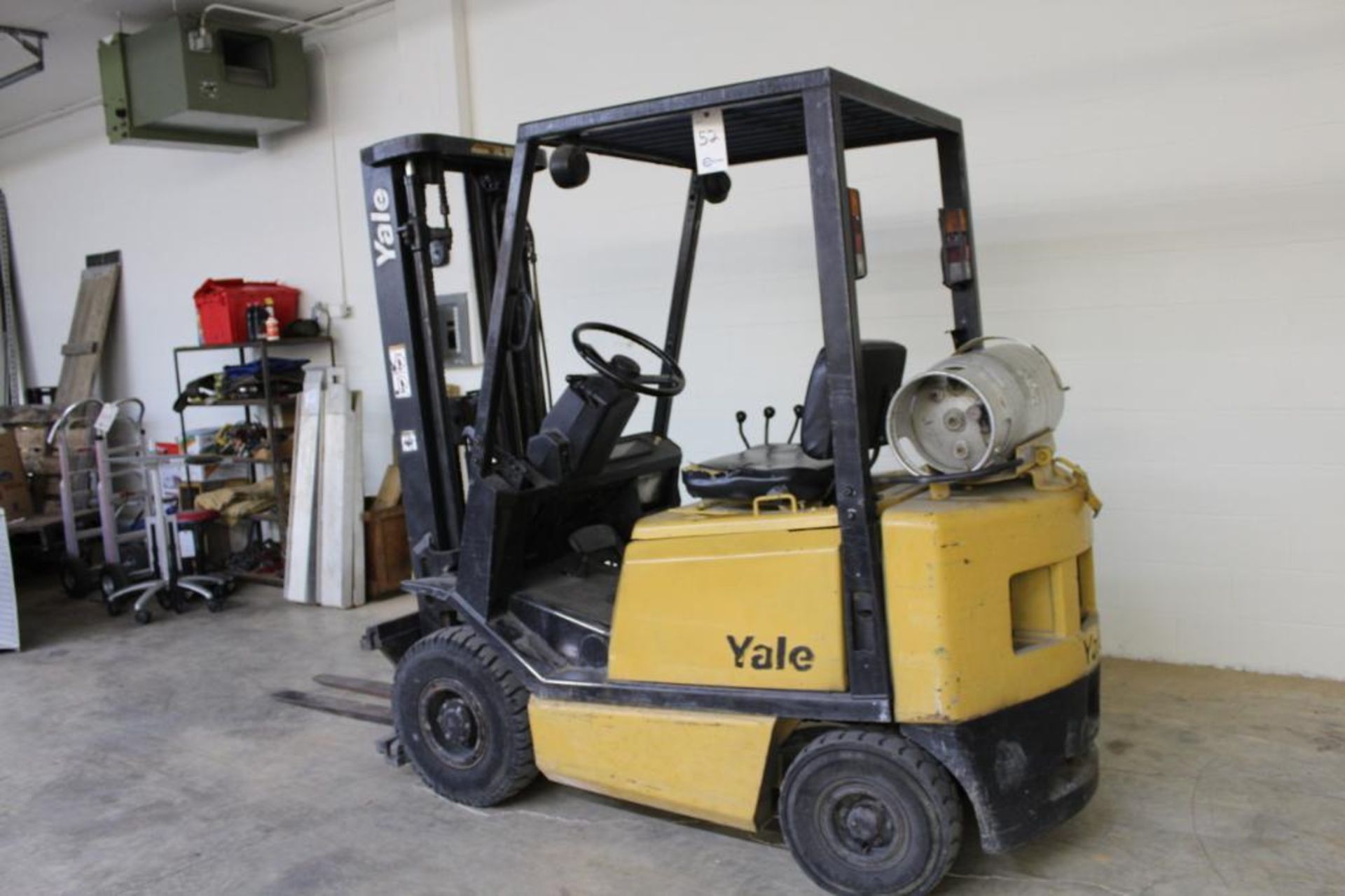 Yale GLP030BFNUAEO 3000lbs pneumatic tire LP forklift