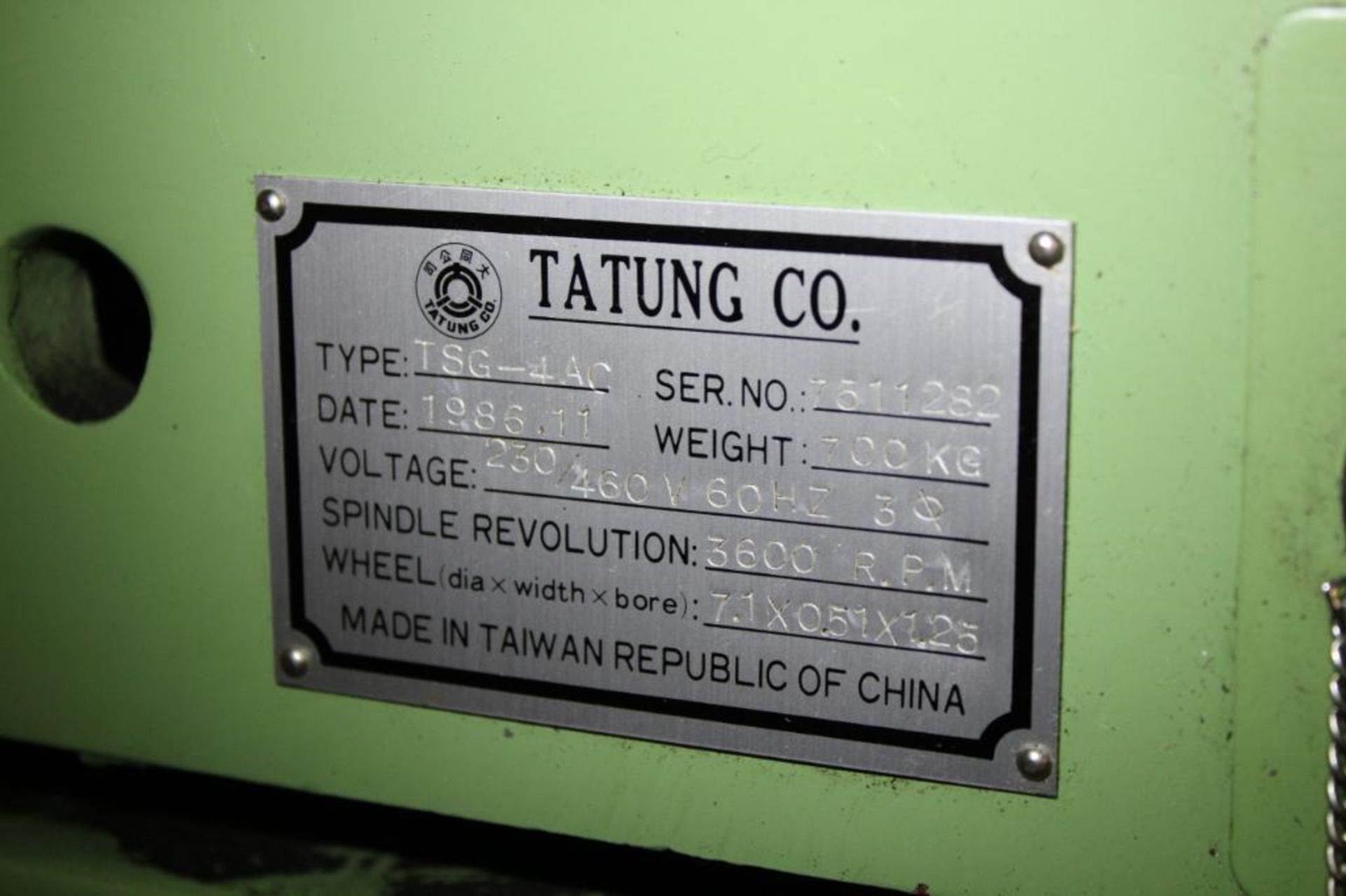 Tatung 6" x 18" hand feed surface grinder - Image 4 of 5
