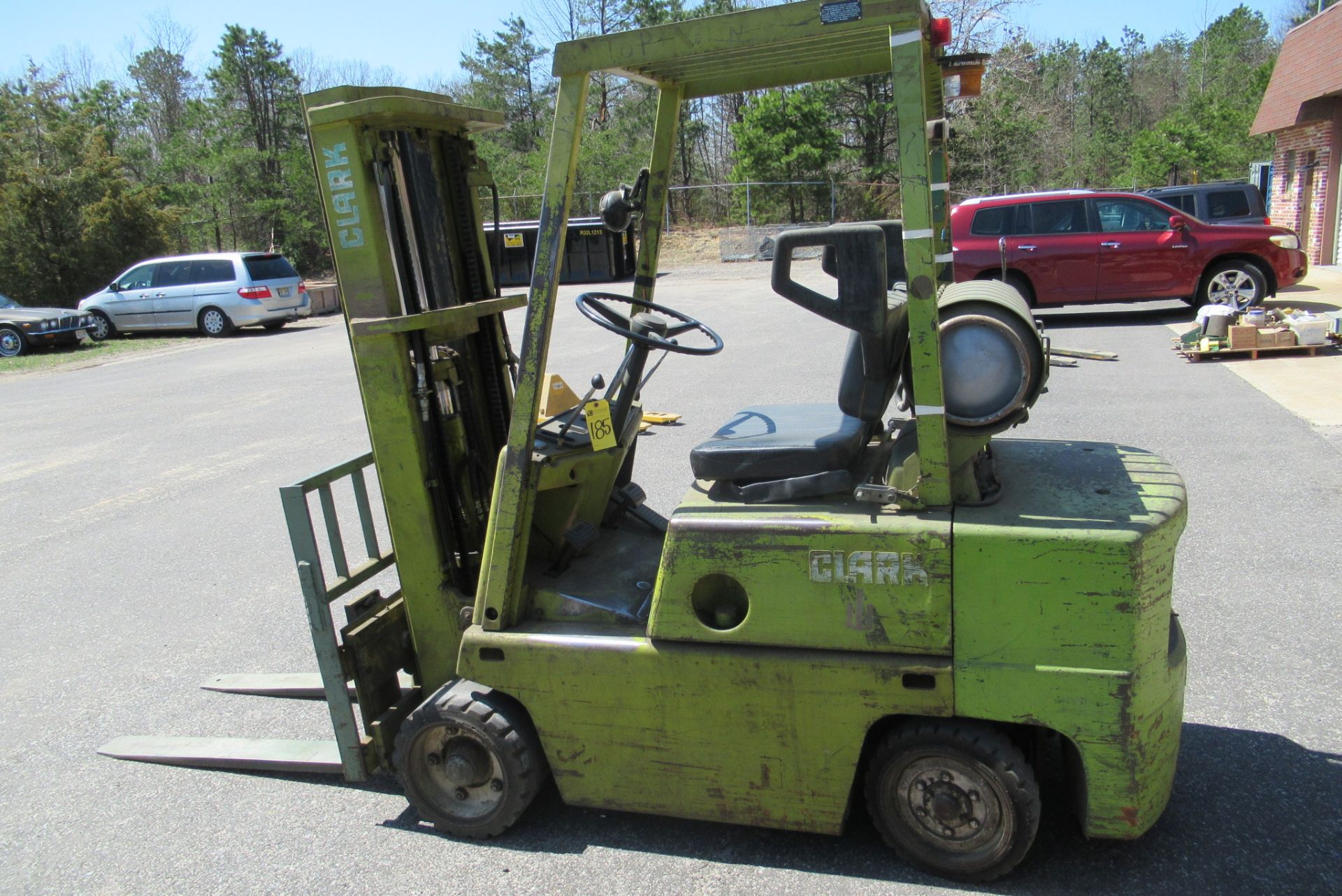 Clark Forklift 3,275 Lift Capacity, 3-Tier Lift, m/n C500-40, s/n 355-0002-5615FA, 990 Hours - Image 3 of 8