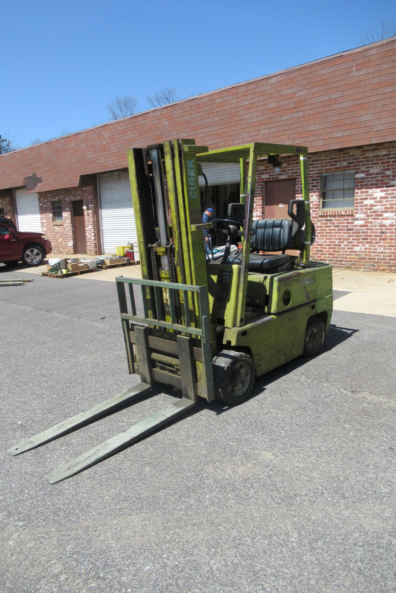 Clark Forklift 3,275 Lift Capacity, 3-Tier Lift, m/n C500-40, s/n 355-0002-5615FA, 990 Hours - Image 2 of 8