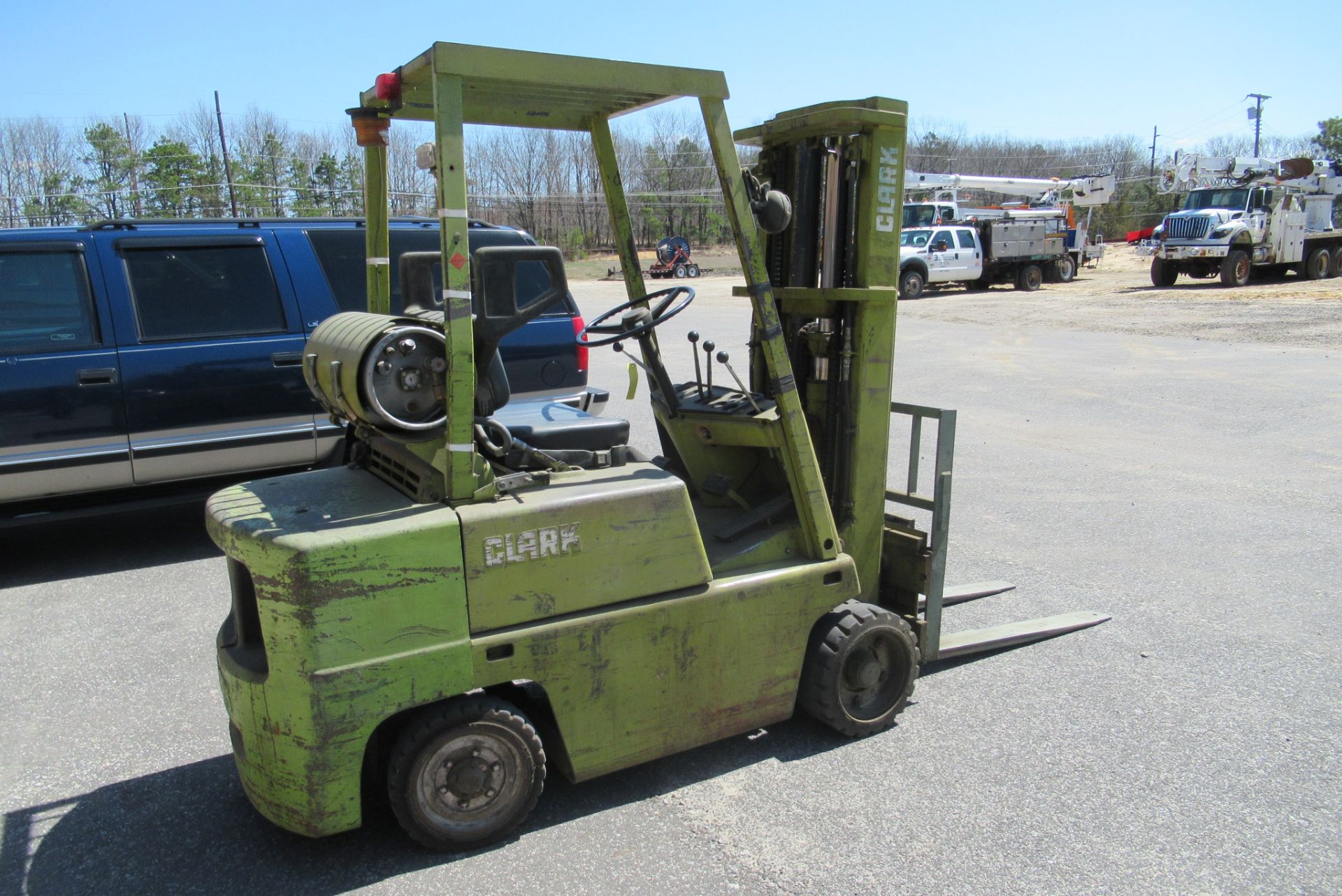 Clark Forklift 3,275 Lift Capacity, 3-Tier Lift, m/n C500-40, s/n 355-0002-5615FA, 990 Hours - Image 4 of 8