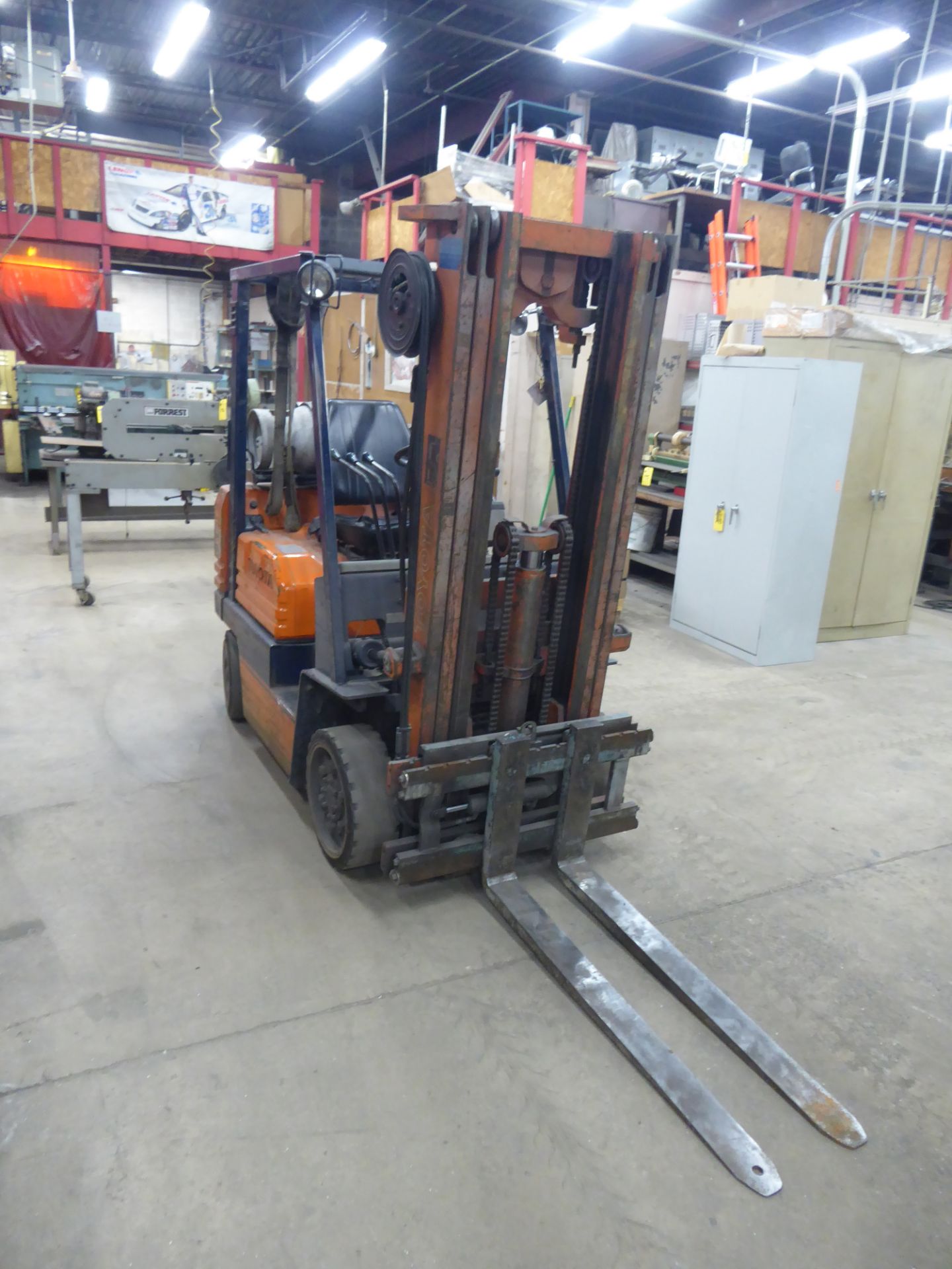 Toyota LP Gas Forklift w/Sideshift - Image 2 of 5