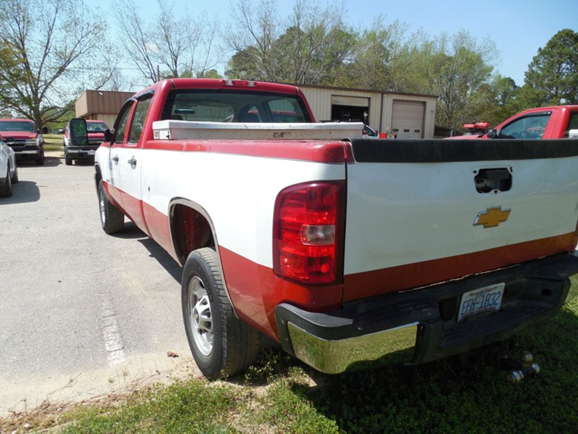 2013 CHEV 2500 136,972 miles crew cab, 2wd, vin# 1GC1CVCG2DF172518 door dented, small dents crew - Image 4 of 7