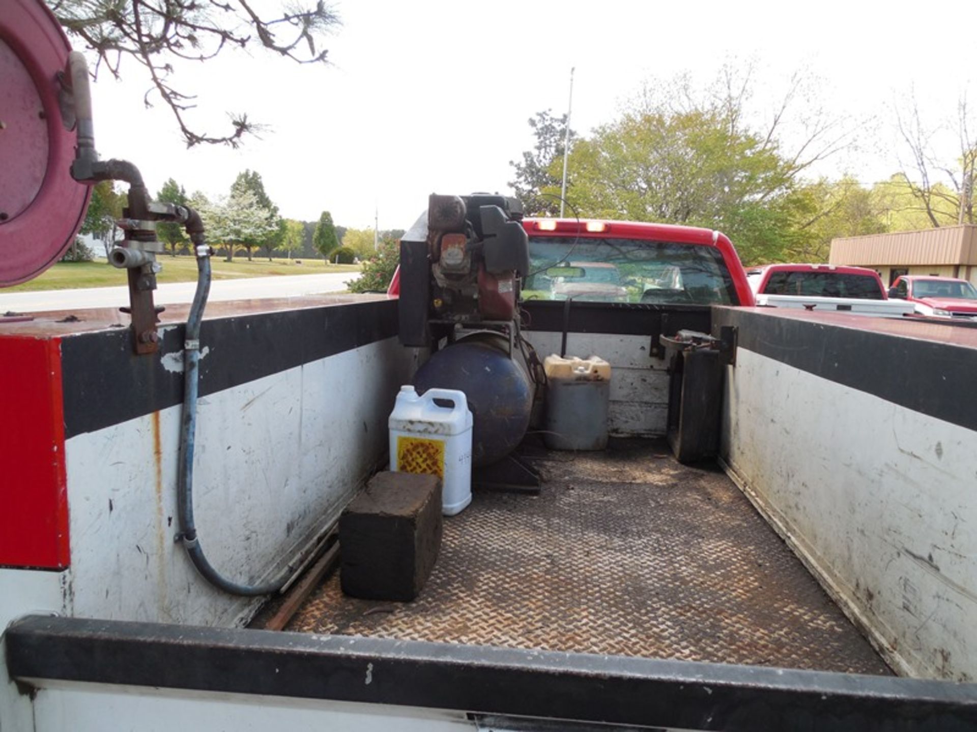 2006 Chev 2500 with service body 288,854 miles Air compressor vin# 1GBHC24U46E177024 Air - Image 5 of 7