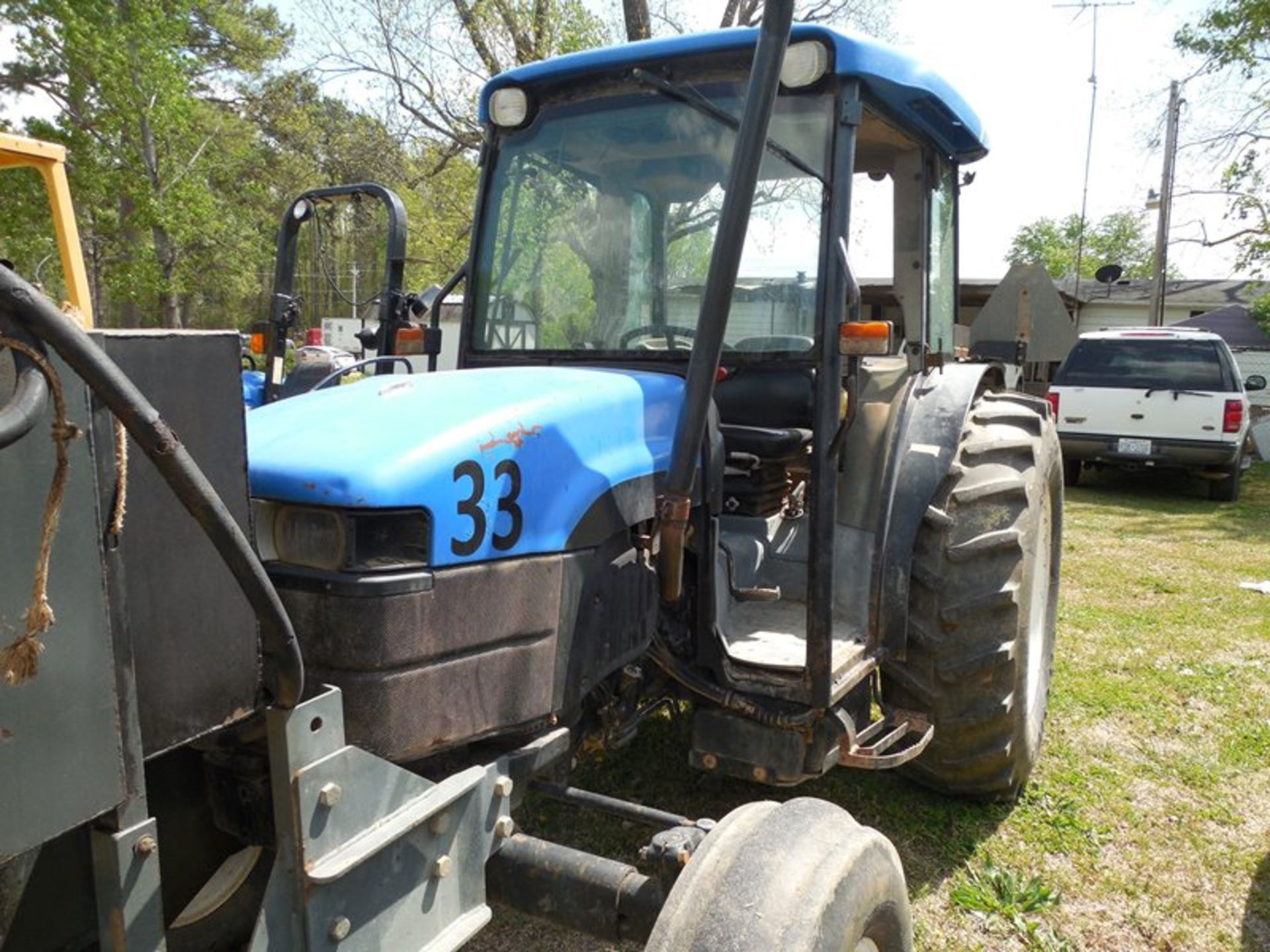 New Holland TN65 sweeper tractor cab with doors removed cab with doors removed - Image 3 of 7