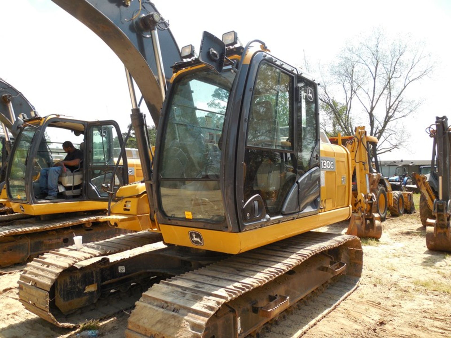 2014 Deere 130G Excavator 3113 hrs Cab / AC, Long Arm, 28" Pads, 24" bucket, Control Pattern - Image 3 of 9