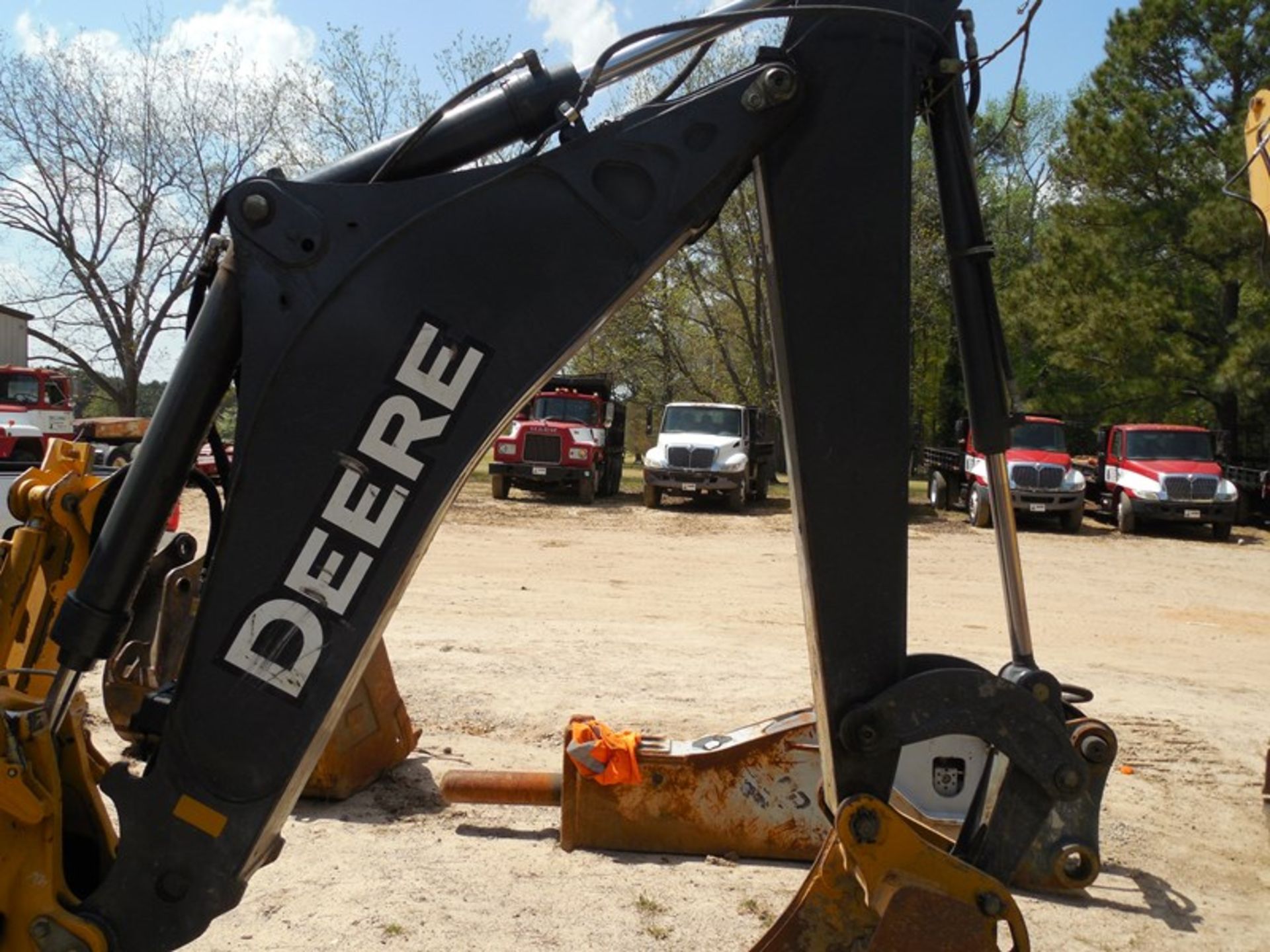 2015 Deere 310K backhoe 1905 hrs Pilots, 4wd, Multi purpose bucket, 24" bucket vin# - Image 5 of 8