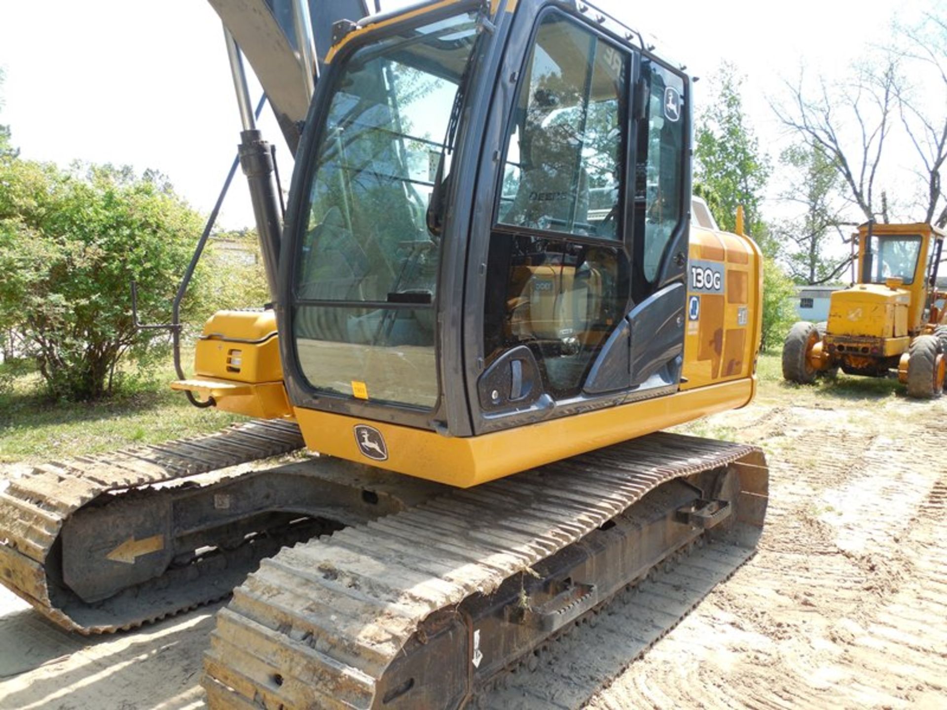 2015 Deere 130G Excavator 2191 hrs Cab / AC Long Arm, 28" Pads, 24" Bucket, Control Pattern Select - Image 3 of 9