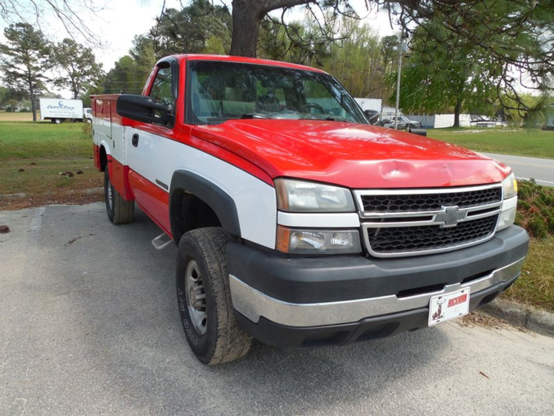 2006 Chev 2500 with service body 288,854 miles Air compressor vin# 1GBHC24U46E177024 Air - Image 7 of 7