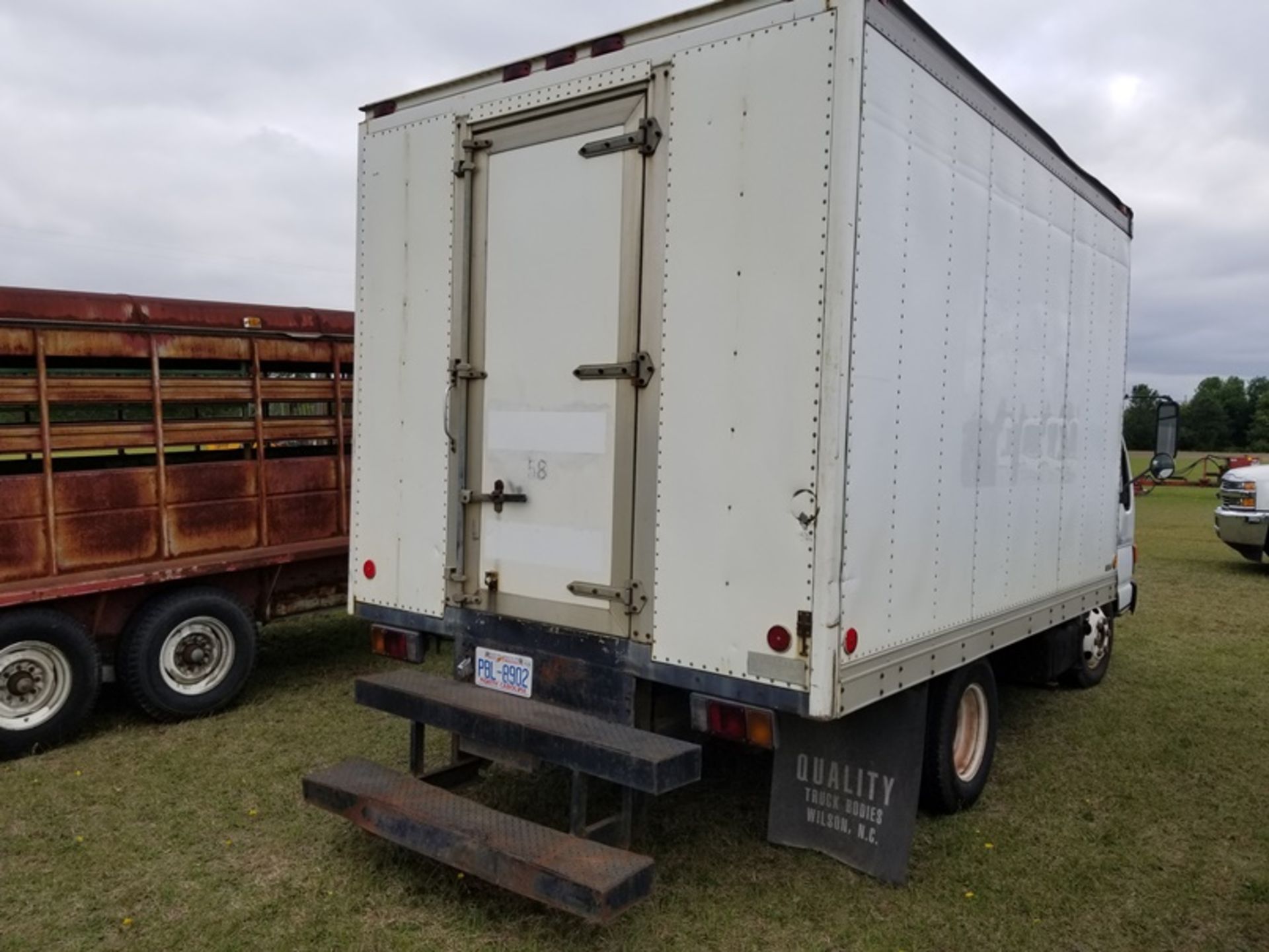 2002 Isuzu Auto dsl Carrier Refrigerated Body 403K vin #JALC4B14827000362 - Image 4 of 6