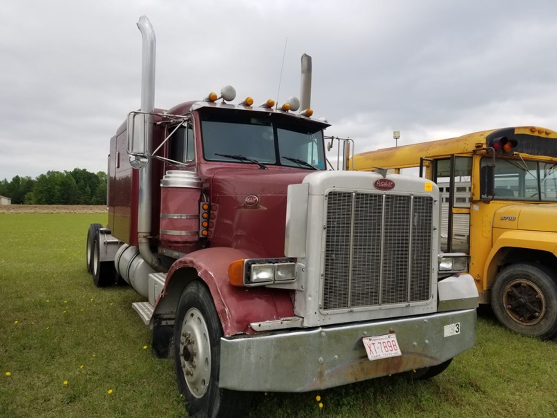 1988 Peterbuilt Cat dsl sleeper vin #1XP5DB9X9JD260430