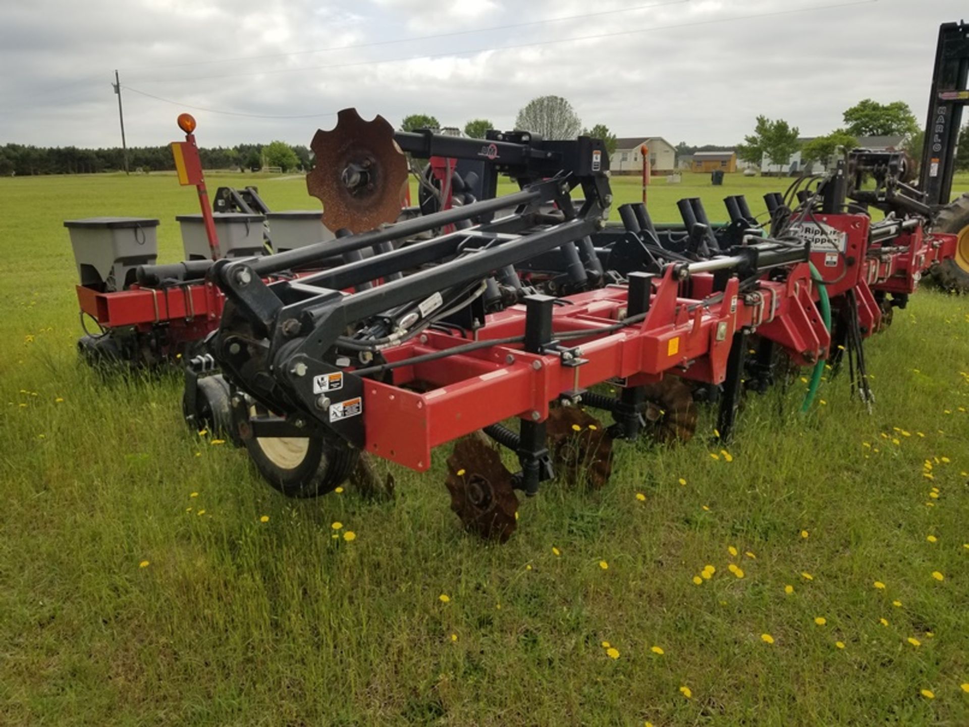 Univerth 8 row Mod #330 Ripper Stripper w/ 8 row Case 1210 Early riser planter 30"