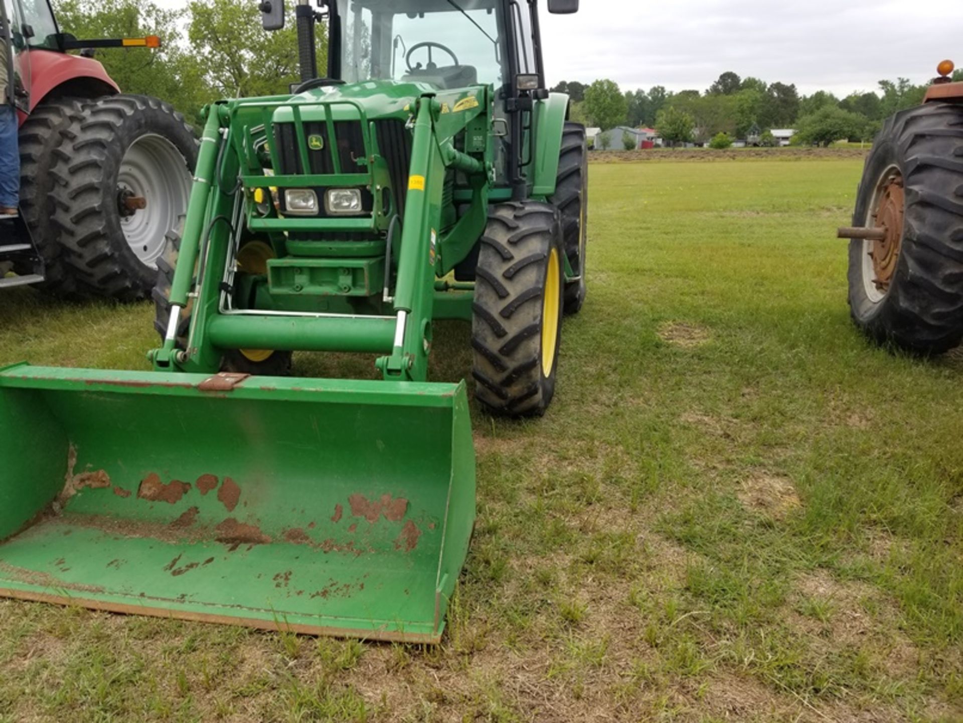 JD 7230 4wd Tractor w/673 loader 2540 hrs Quad Range Left hand forward & reverse - Image 3 of 4