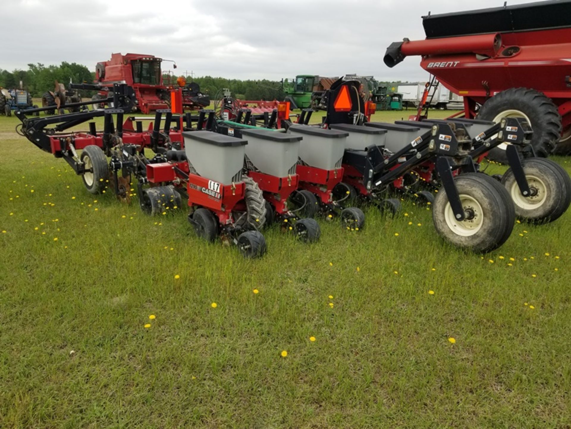 Univerth 8 row Mod #330 Ripper Stripper w/ 8 row Case 1210 Early riser planter 30" - Image 3 of 5