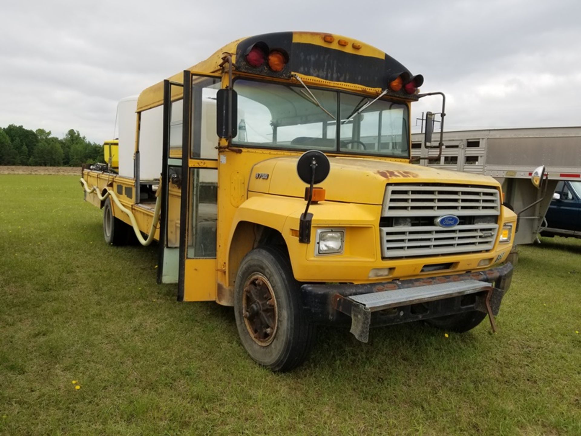 1987 Ford Bus / Water Truck dsl vin #1FDWJ74N3HVA04981