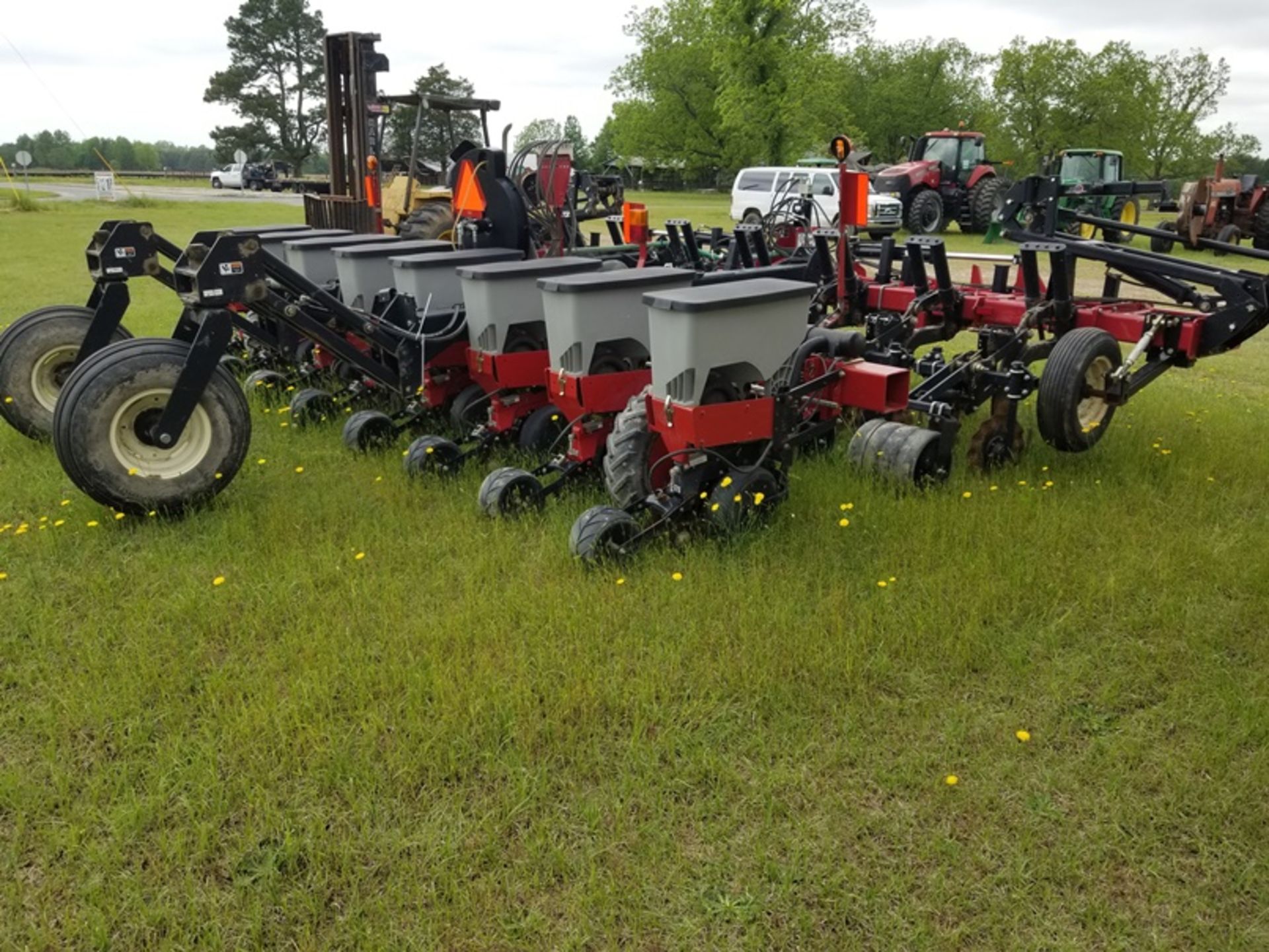 Univerth 8 row Mod #330 Ripper Stripper w/ 8 row Case 1210 Early riser planter 30" - Image 2 of 5