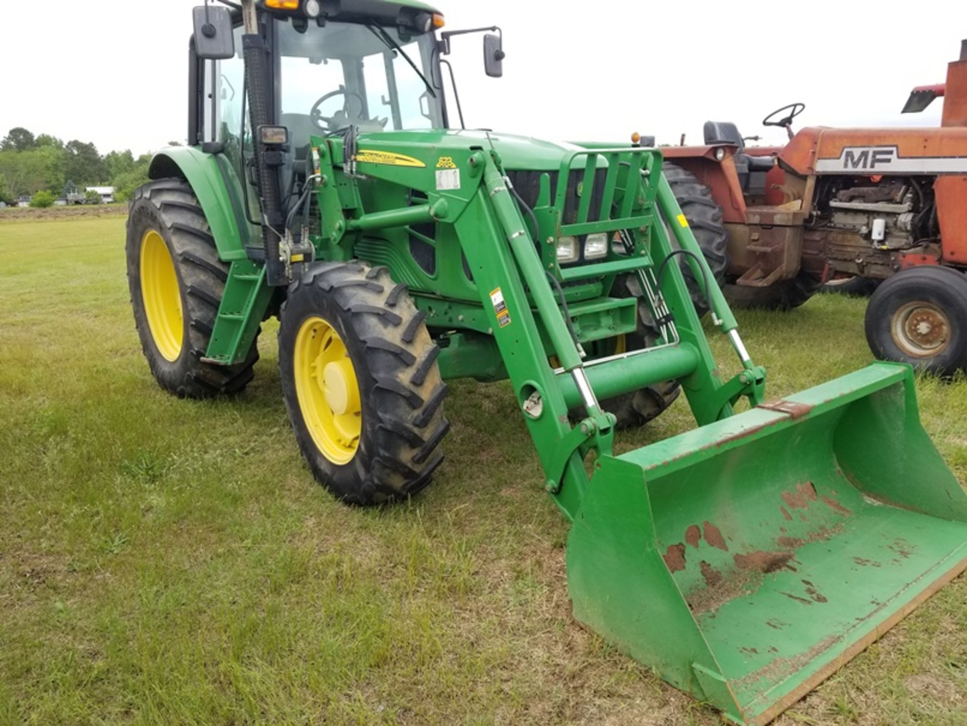 JD 7230 4wd Tractor w/673 loader 2540 hrs Quad Range Left hand forward & reverse - Image 2 of 4