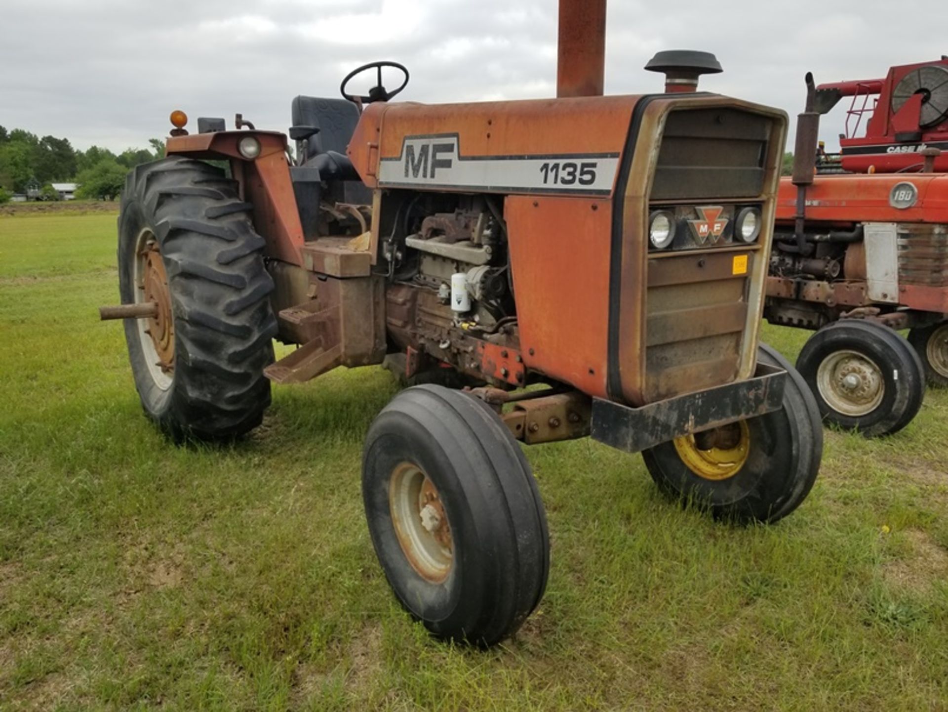 MF 1135 tractor