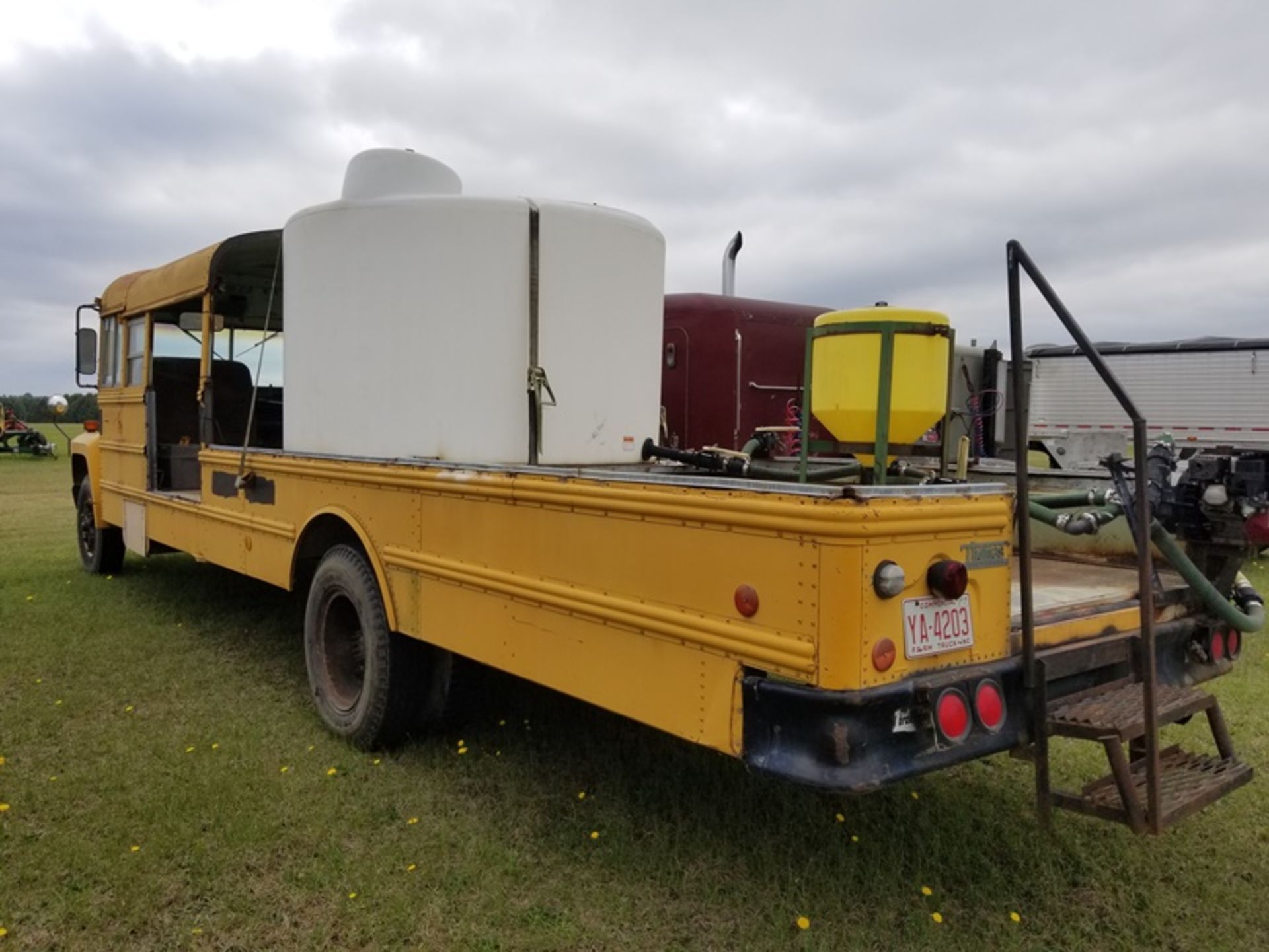 1987 Ford Bus / Water Truck dsl vin #1FDWJ74N3HVA04981 - Image 3 of 5