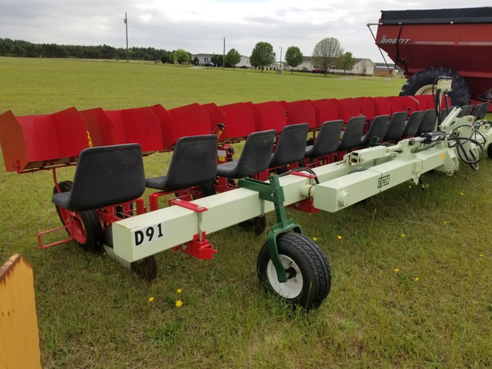 8 row Mechanical Transplanter w/ KMC stack fold bar like new