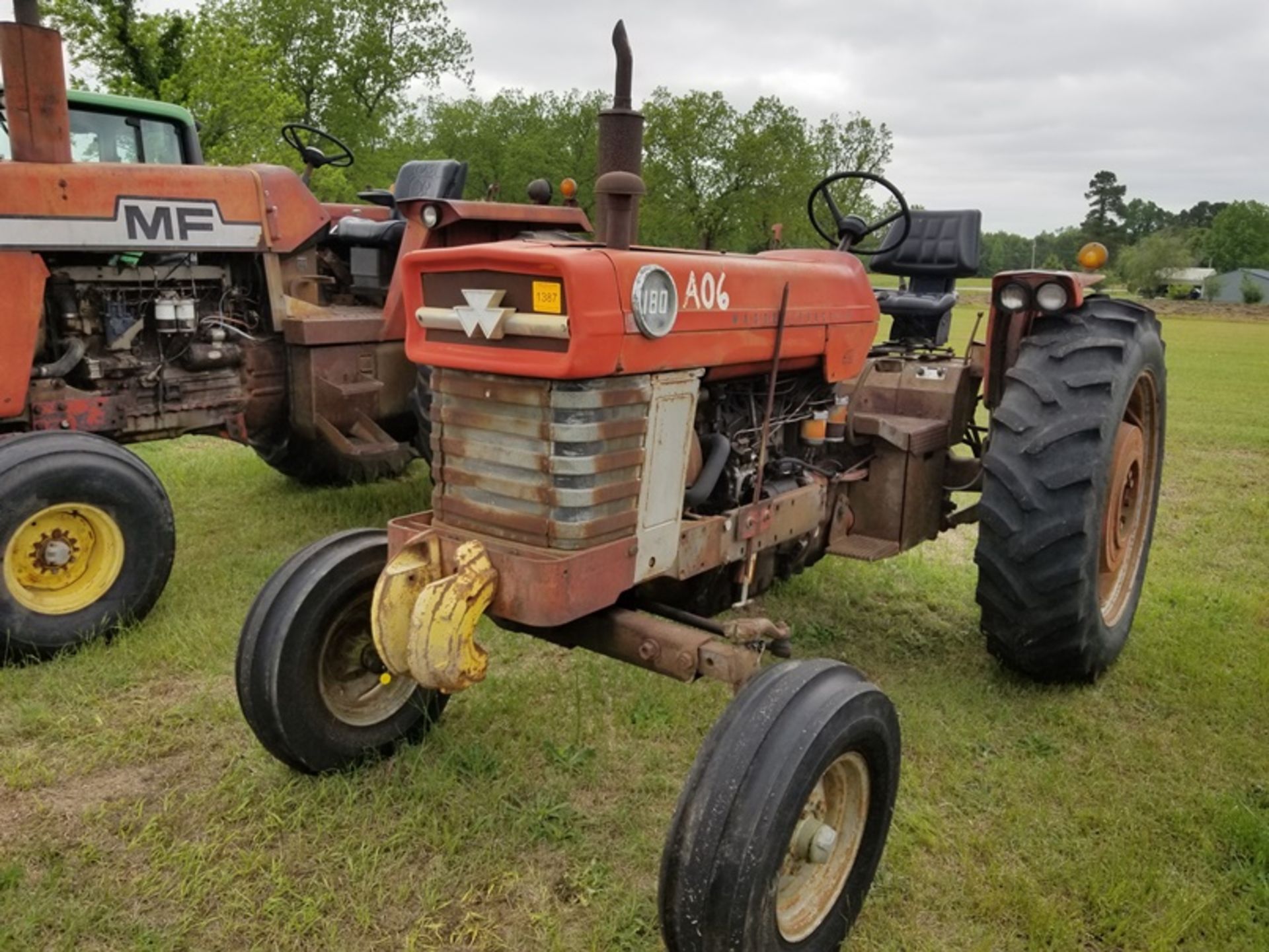 MF 180 tractor - Image 2 of 5