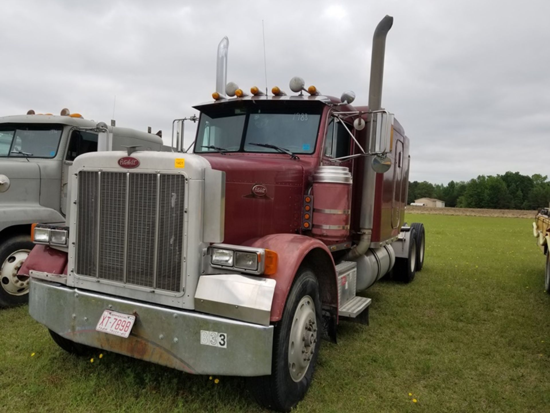 1988 Peterbuilt Cat dsl sleeper vin #1XP5DB9X9JD260430 - Image 2 of 5