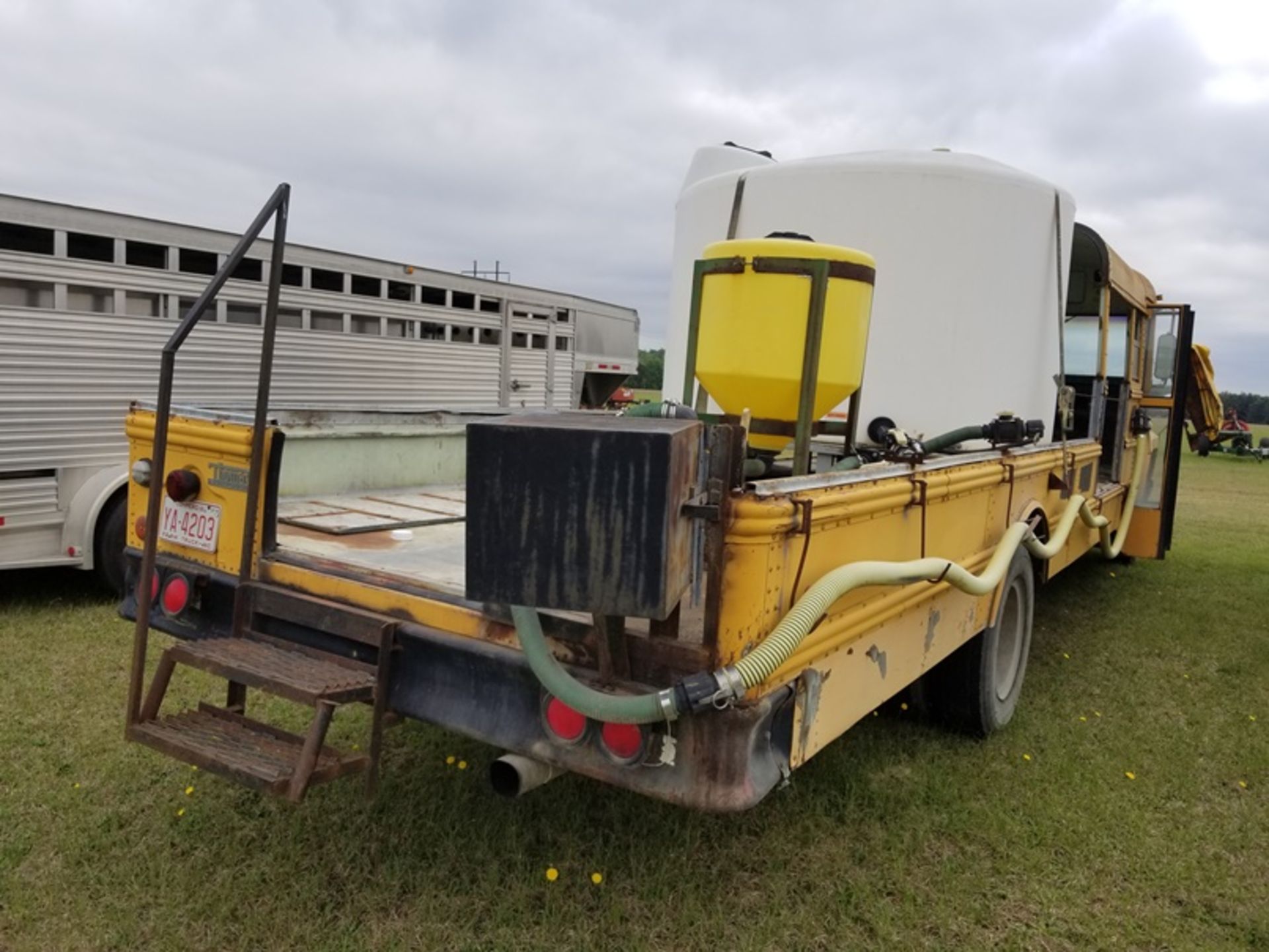 1987 Ford Bus / Water Truck dsl vin #1FDWJ74N3HVA04981 - Image 4 of 5