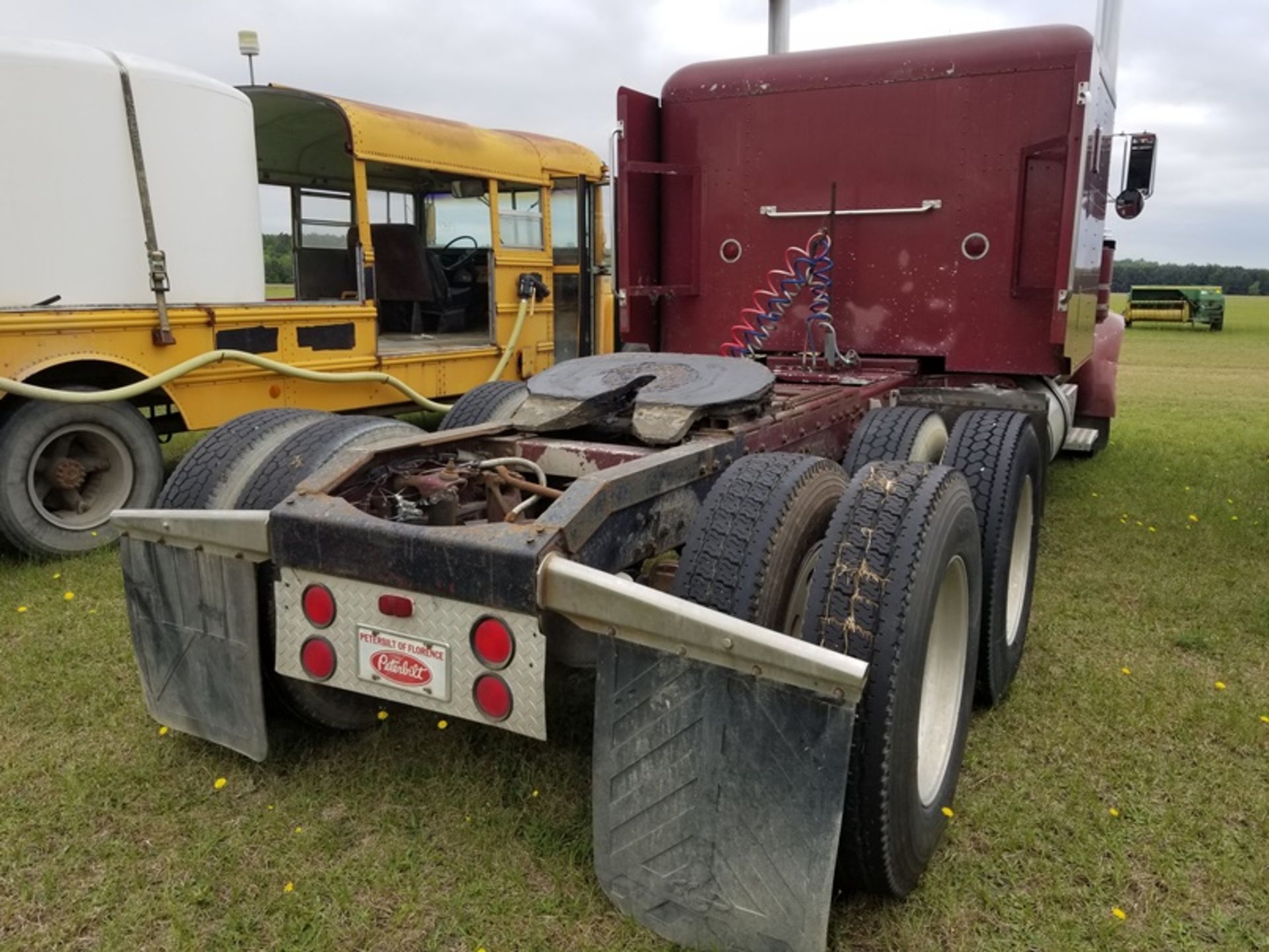 1988 Peterbuilt Cat dsl sleeper vin #1XP5DB9X9JD260430 - Image 4 of 5