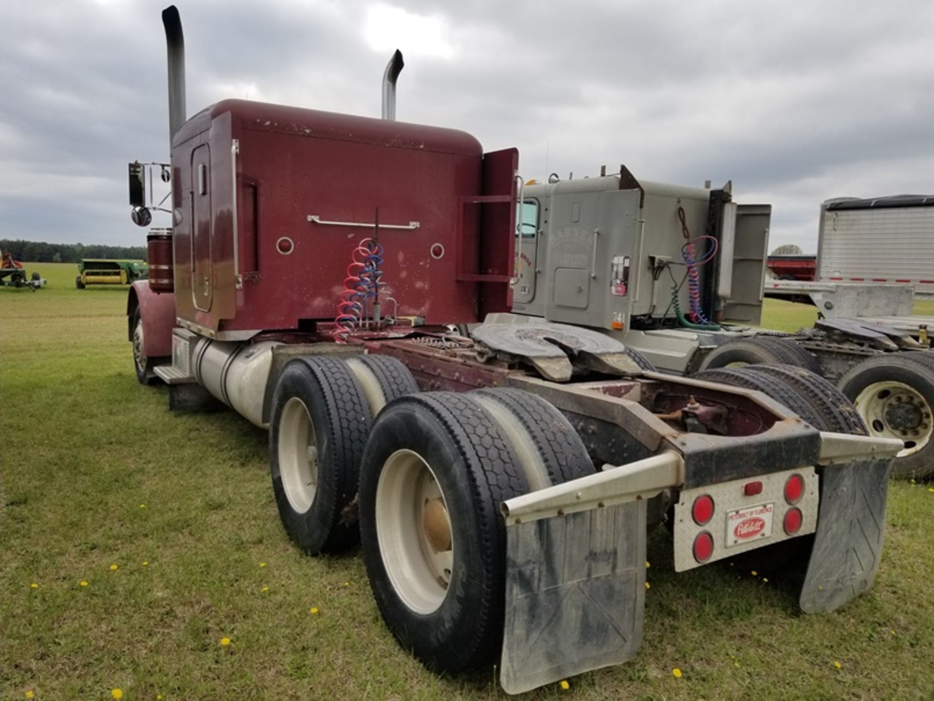 1988 Peterbuilt Cat dsl sleeper vin #1XP5DB9X9JD260430 - Image 3 of 5