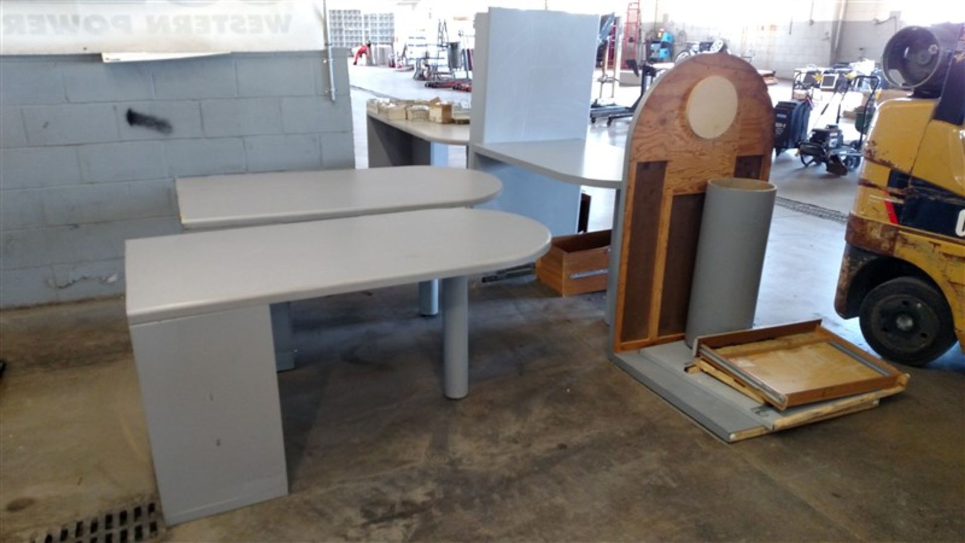 (6) Desks - (1 x Bid) - Image 2 of 2