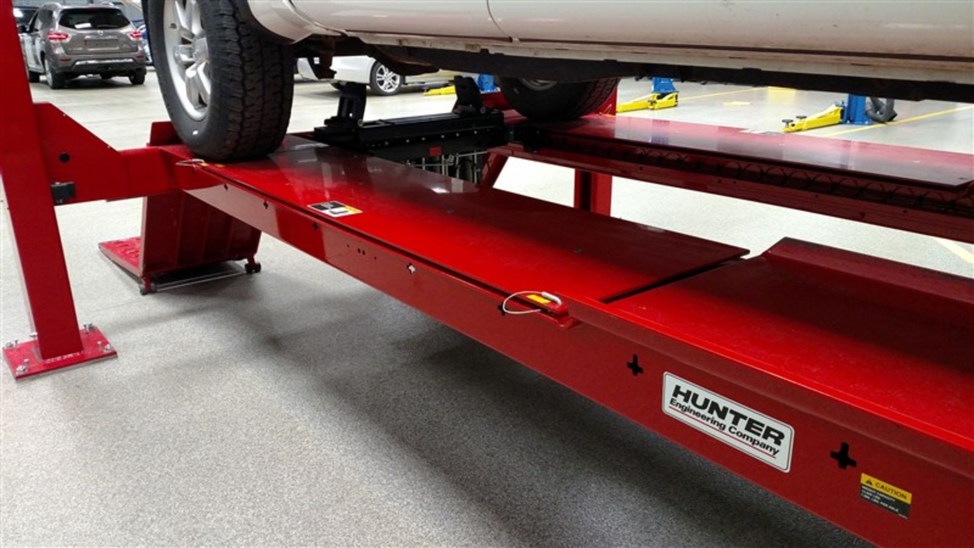 Hunter L421-14K 14,000 Lb. 4-Post Surface Alignment-Rack Lift s/n DS5796 (Open Front / Ramp ... - Image 8 of 9