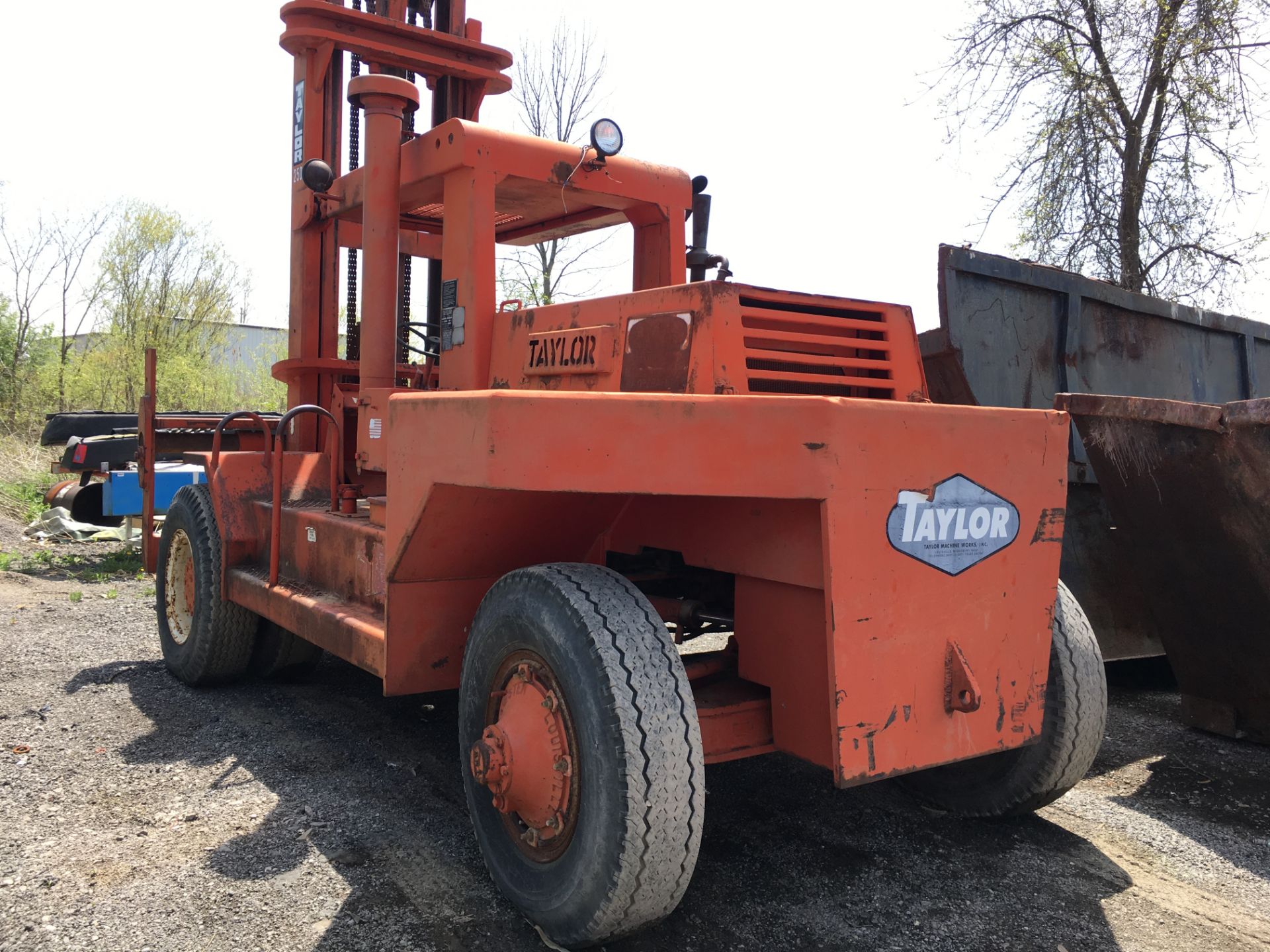 TAYLOR (WPY-25) 25,000 LBS. PNEUMATIC TIRE DIESEL FORKLIFT - Image 2 of 5