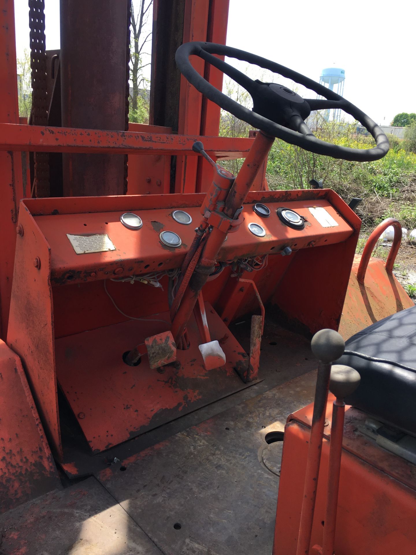 TAYLOR (WPY-25) 25,000 LBS. PNEUMATIC TIRE DIESEL FORKLIFT - Image 4 of 5