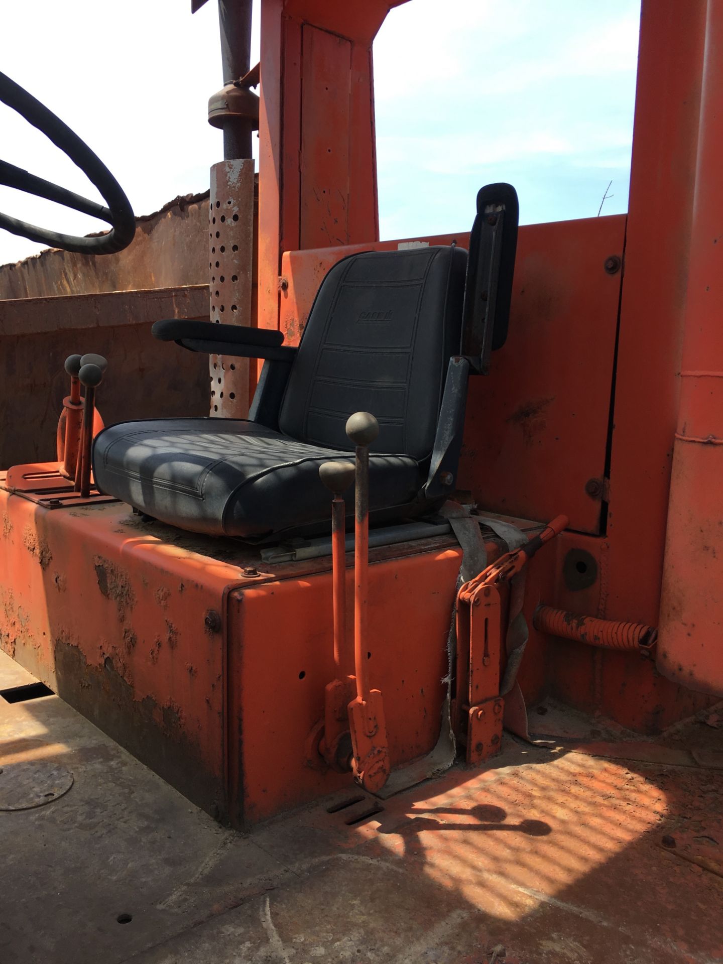 TAYLOR (WPY-25) 25,000 LBS. PNEUMATIC TIRE DIESEL FORKLIFT - Image 3 of 5