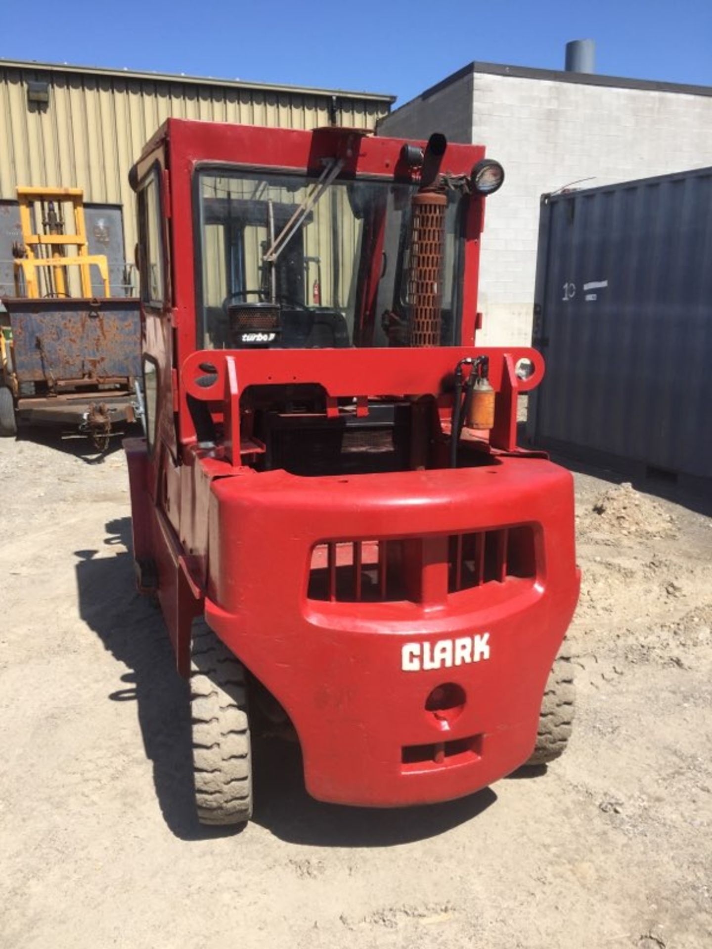 CLARK (C500-Y80D) 7,500 LBS. CAP PNEUMATIC TIRE DIESEL FORKLIFT - Image 3 of 5