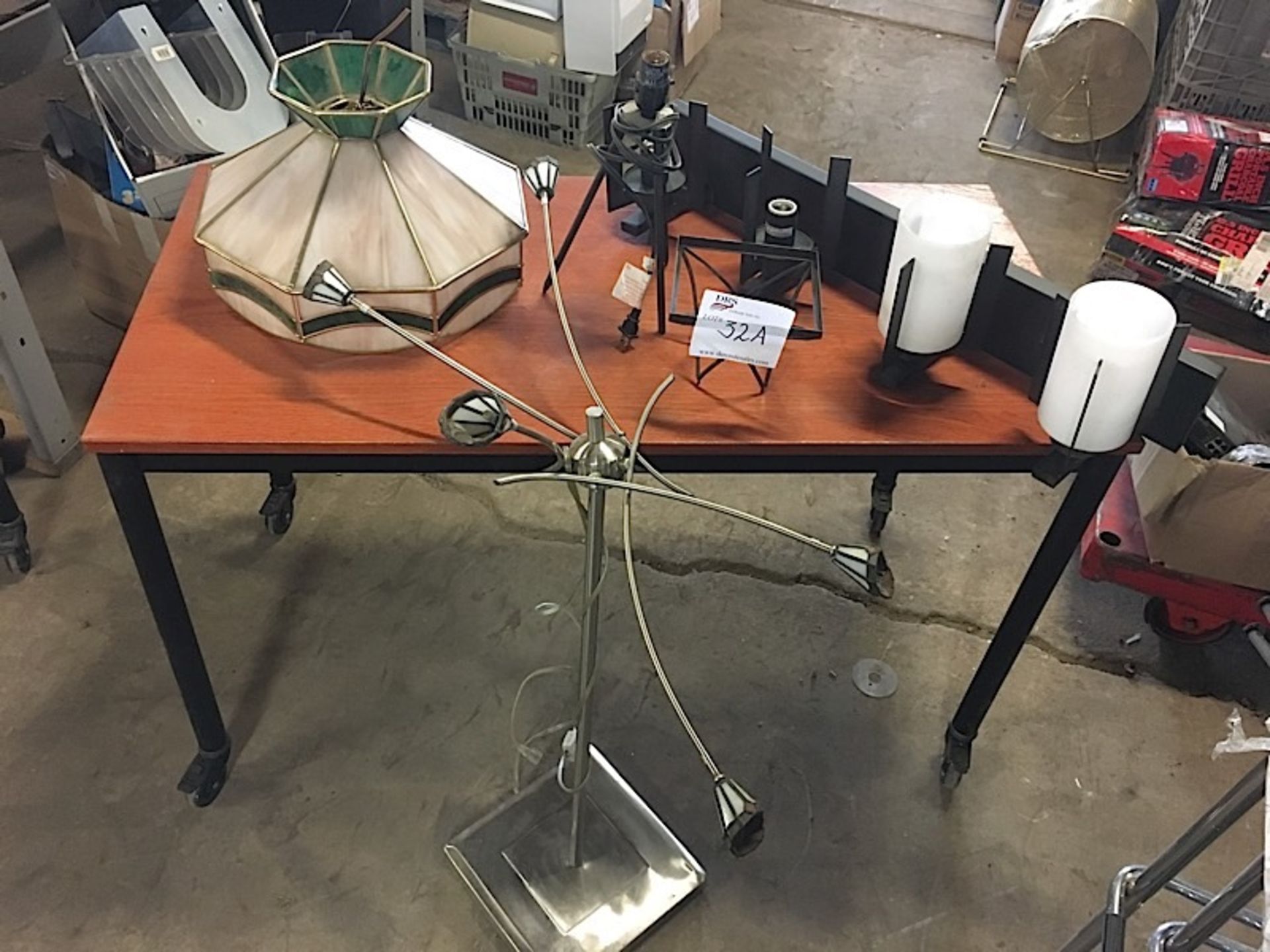 LOT OF ASSORTED LIGHT FIXTURES